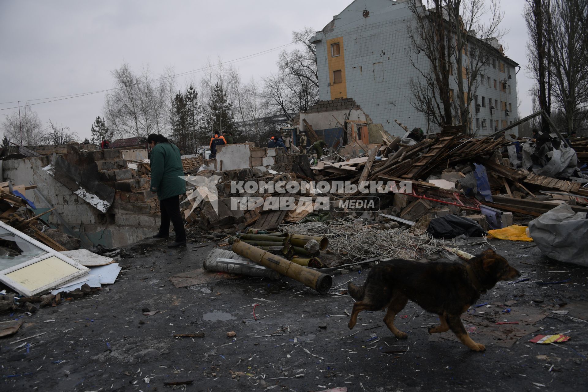 Украина, Донецк. Последствия мощного взрыва в районе транспортной развязки `Мотель`.