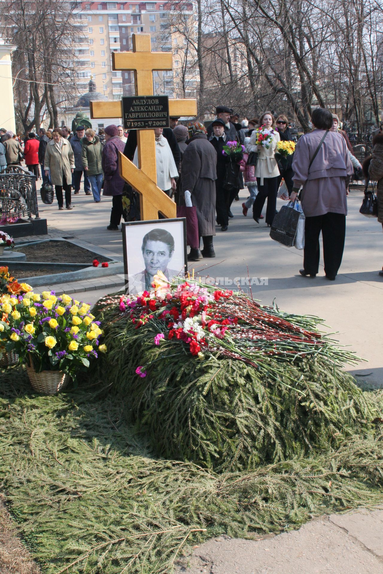 Диск193. Ваганьковское кладбище. На снимке: могила Александра Абдулова