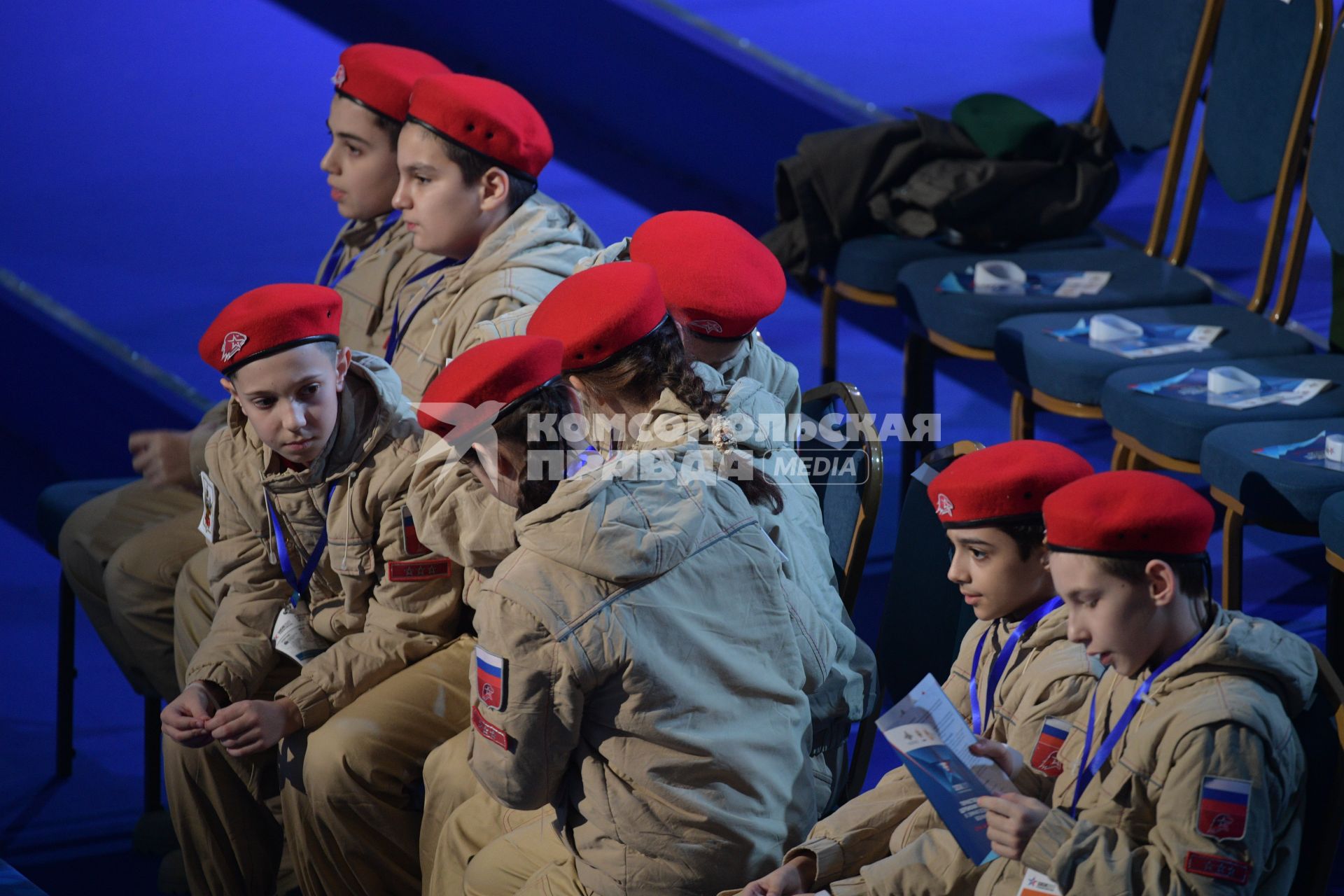 Сочи. Юнармейцы на церемонии  открытия  III  зимних Всемирных военных  игр.