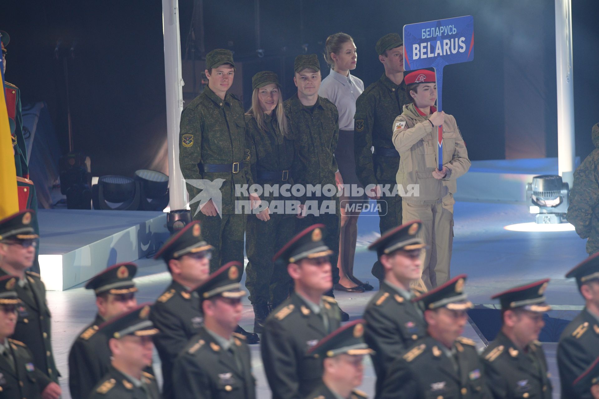 Сочи.   Представители команды  Белоруссии на церемонии  открытия  III  зимних Всемирных военных  игр.