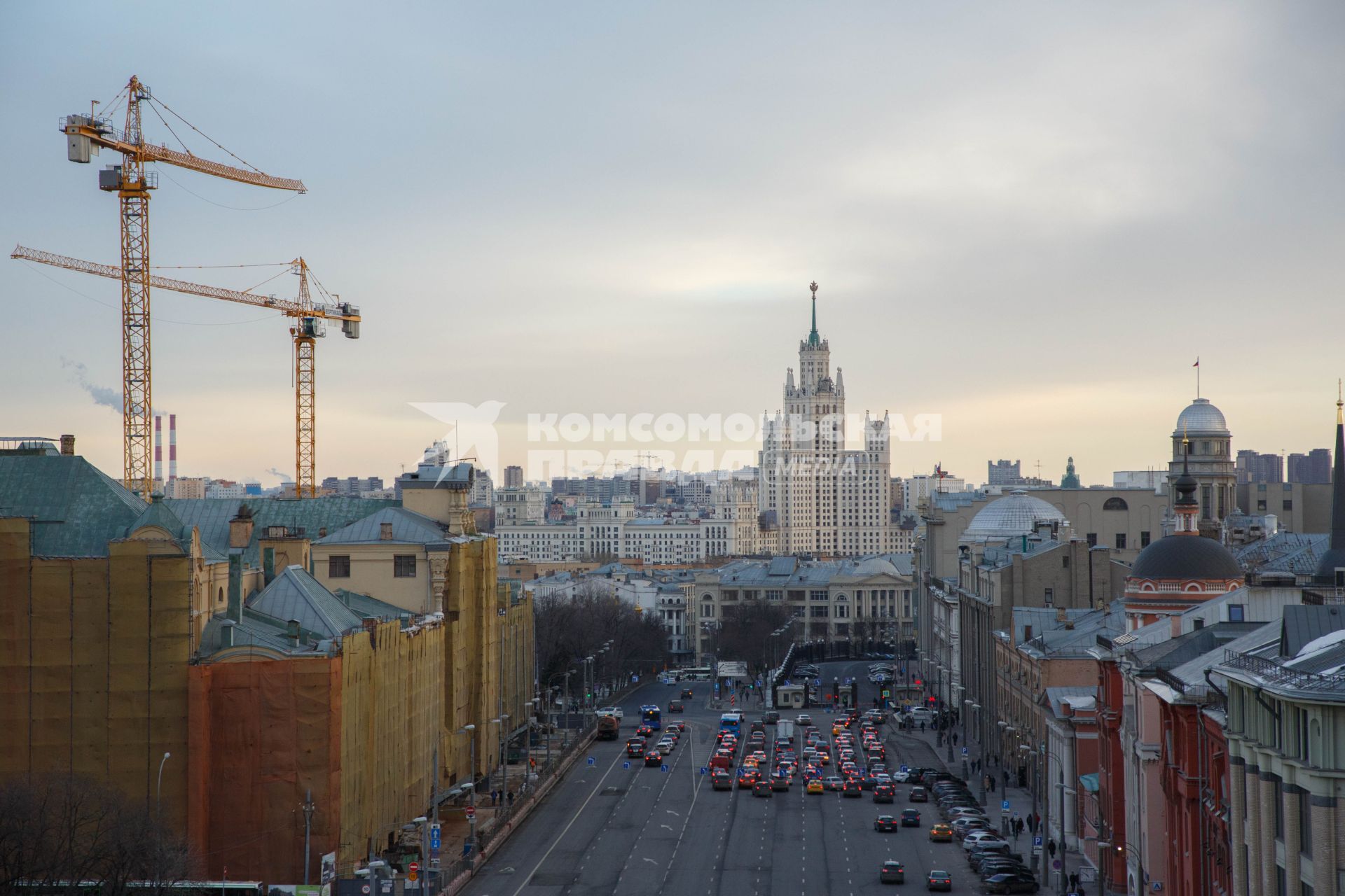 Москва. Вид на  Политехнический музей  и Новую площадь со смотровой площадки на крыше Центрального Детского Магазина на Лубянке.