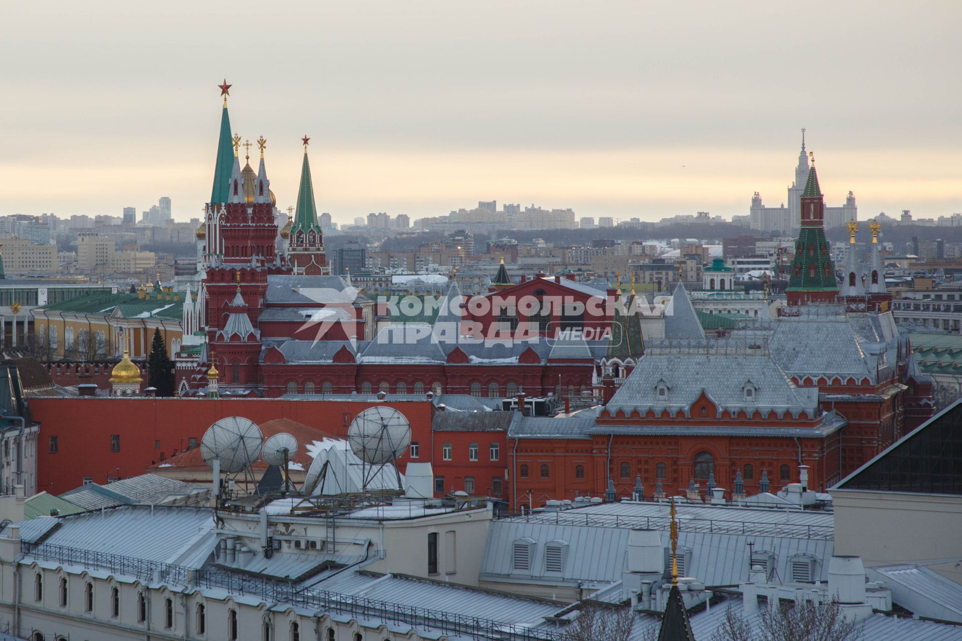 Москва. Вид на Кремль со смотровой площадки на крыше Центрального Детского Магазина на Лубянке.