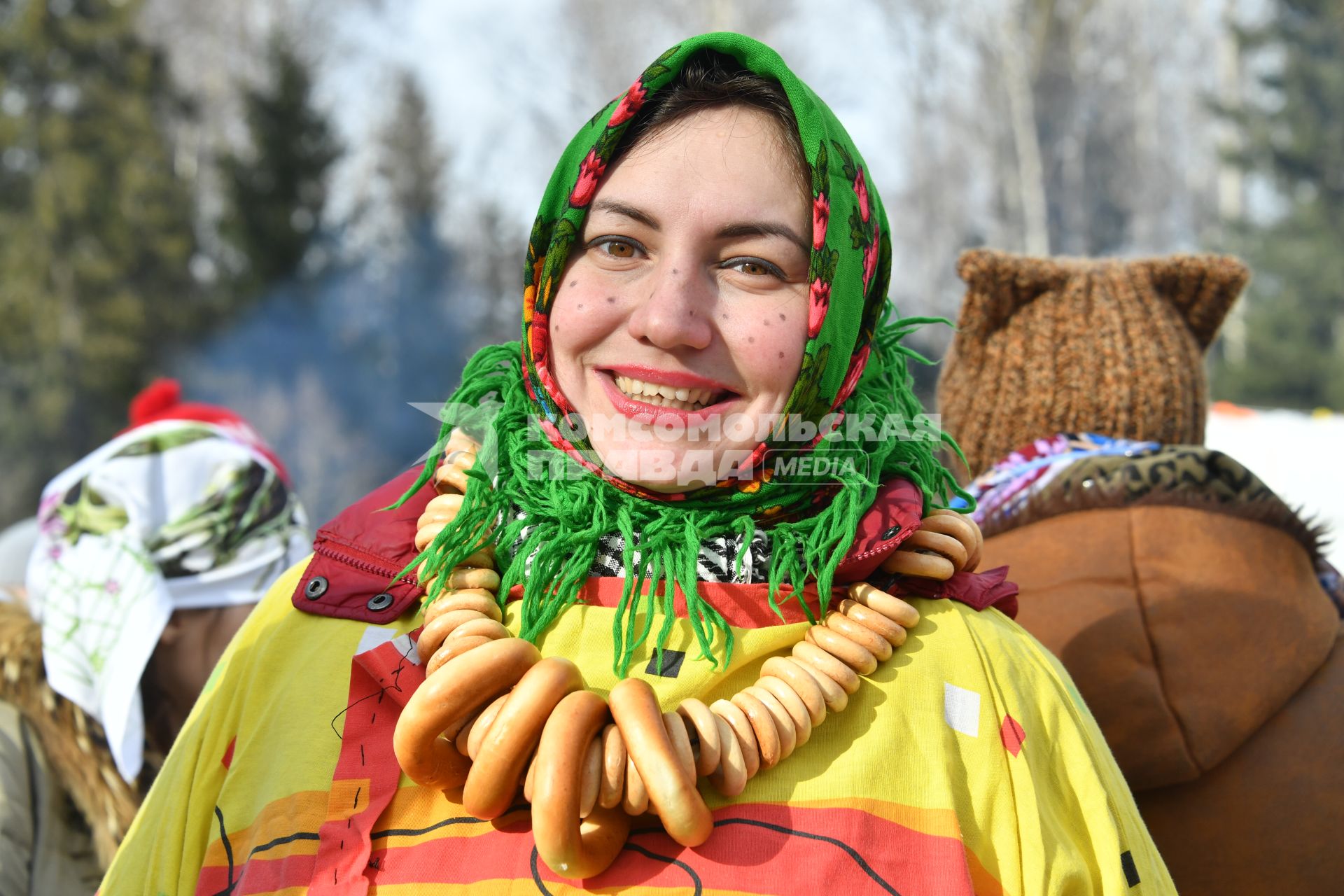 Московсая область. Народные гуляния  во время празднования Бакшевской Масленицы  в Истринском районе деревни  Румянцево.