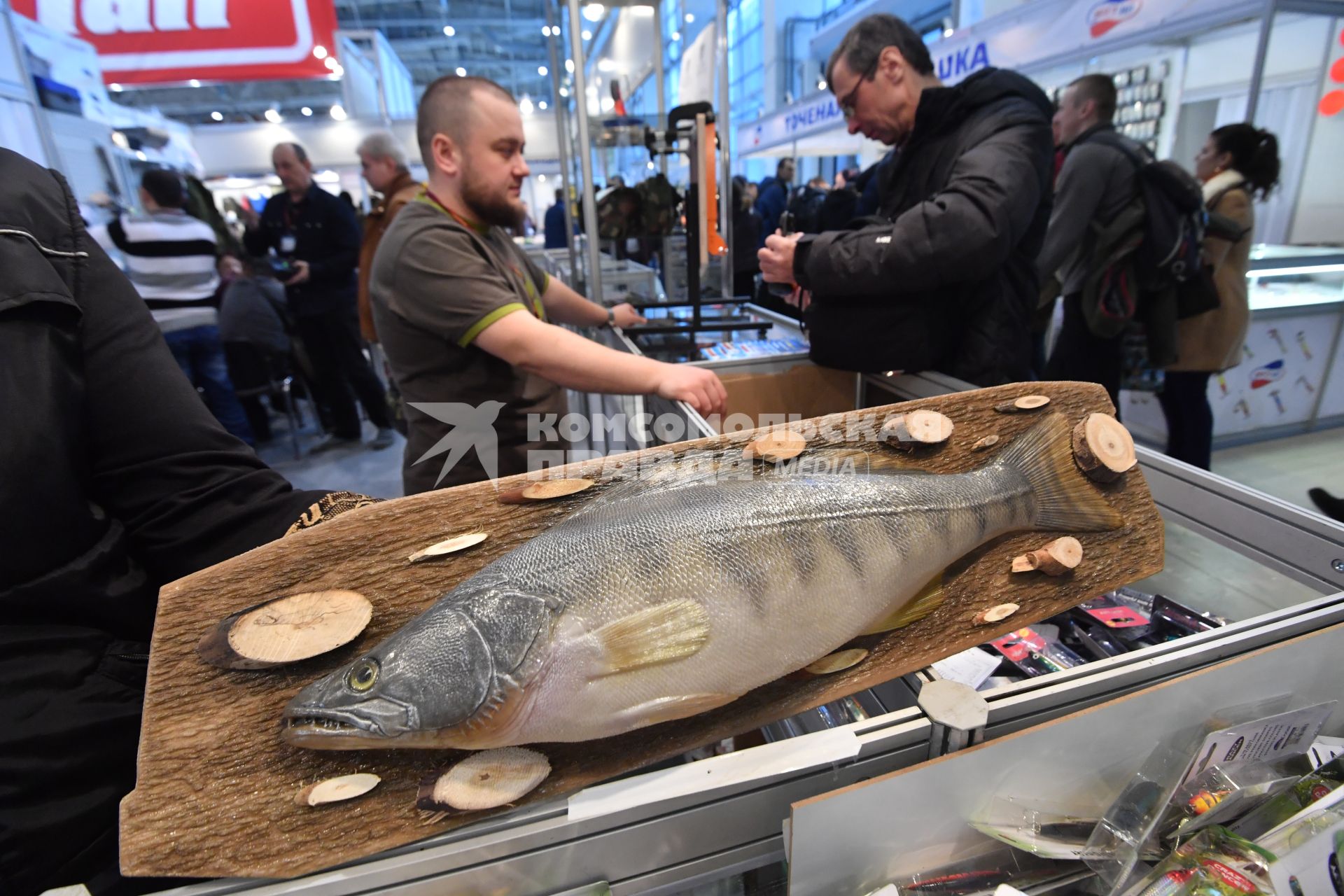 Москва.   Муляж рыбы  на выставке `Охота и рыболовство на Руси` на ВДНХ.