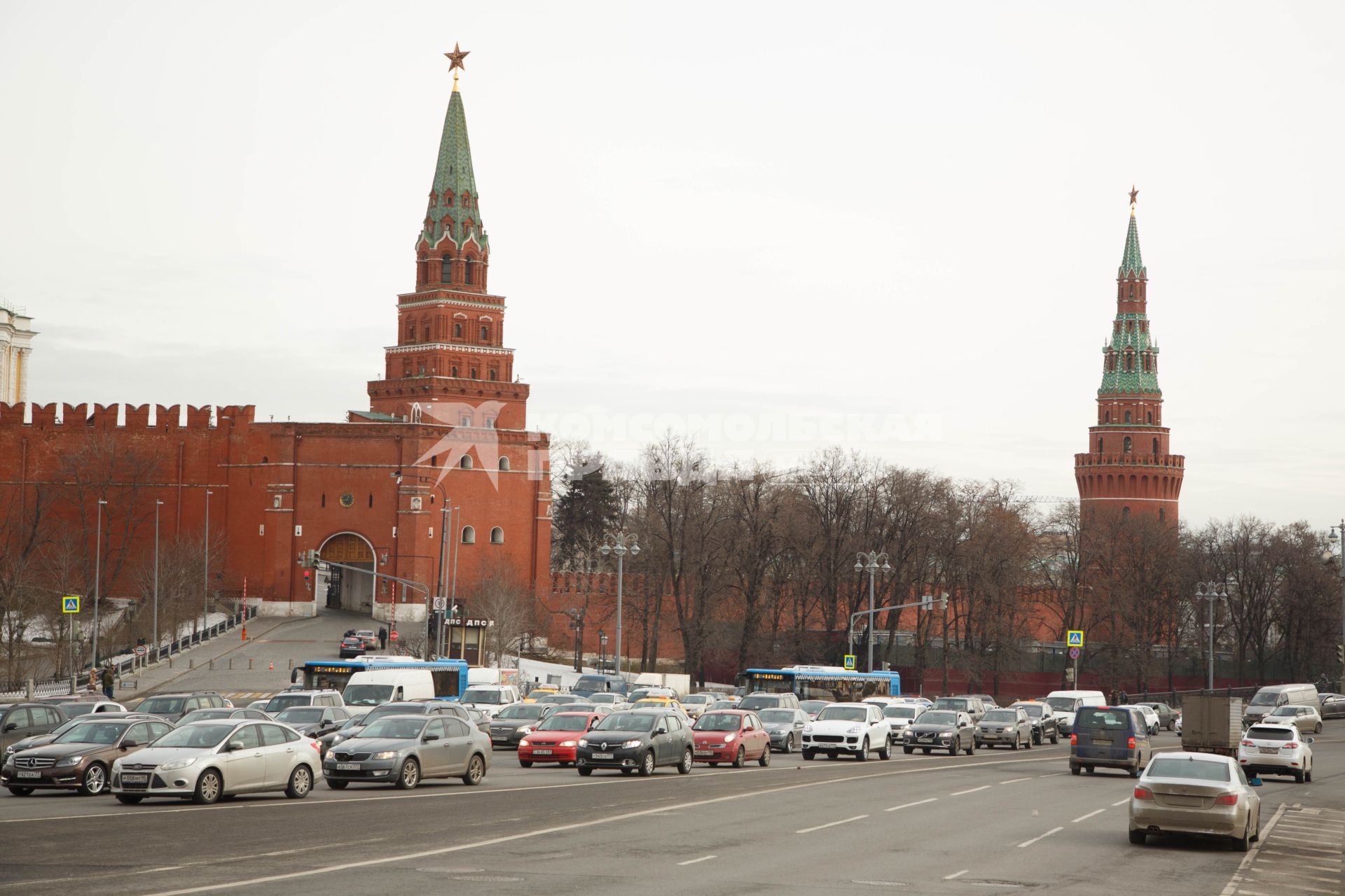 Москва.    Вид на Боровицкую площадь и Кремль.