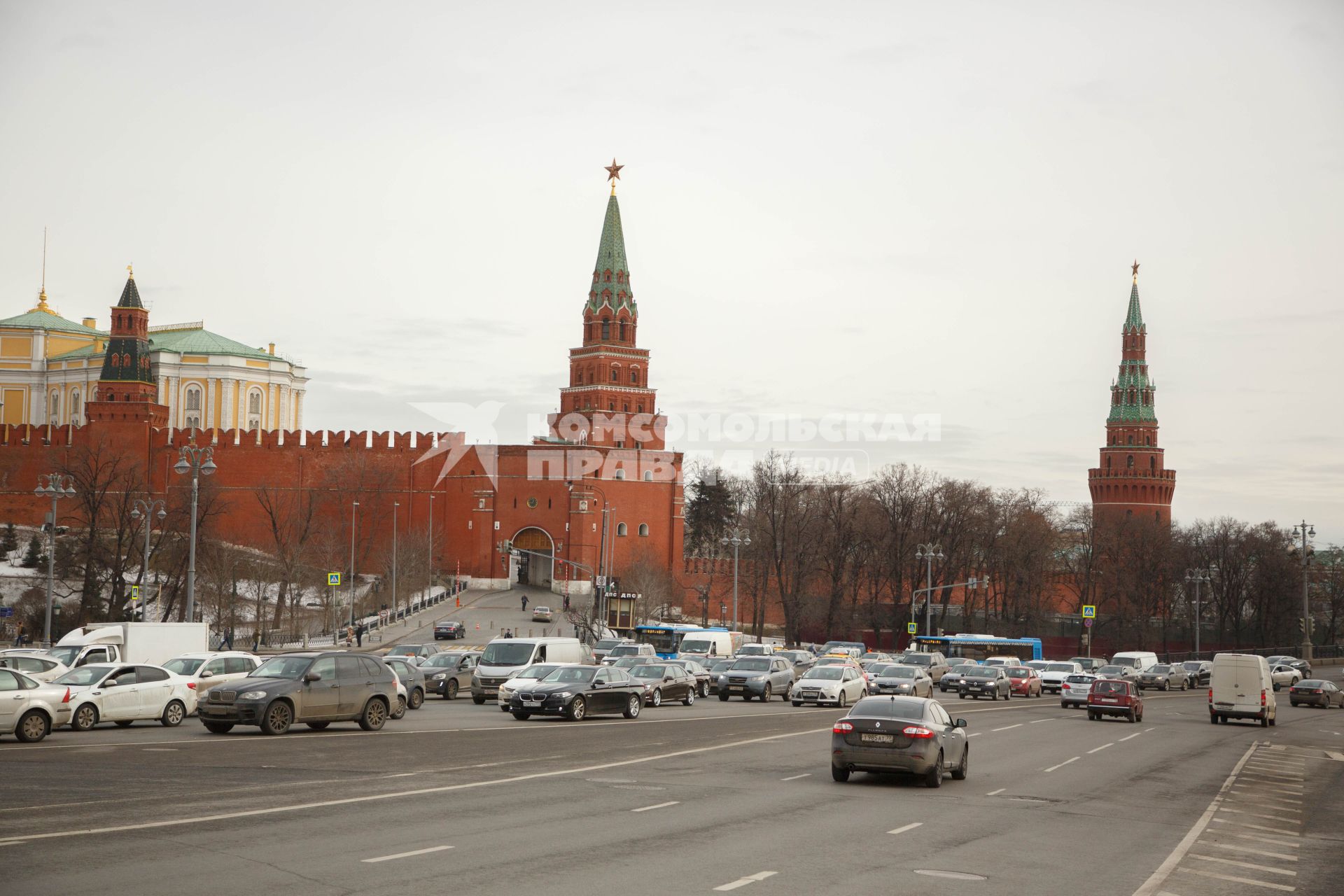 Москва.    Вид на Боровицкую площадь и Кремль.