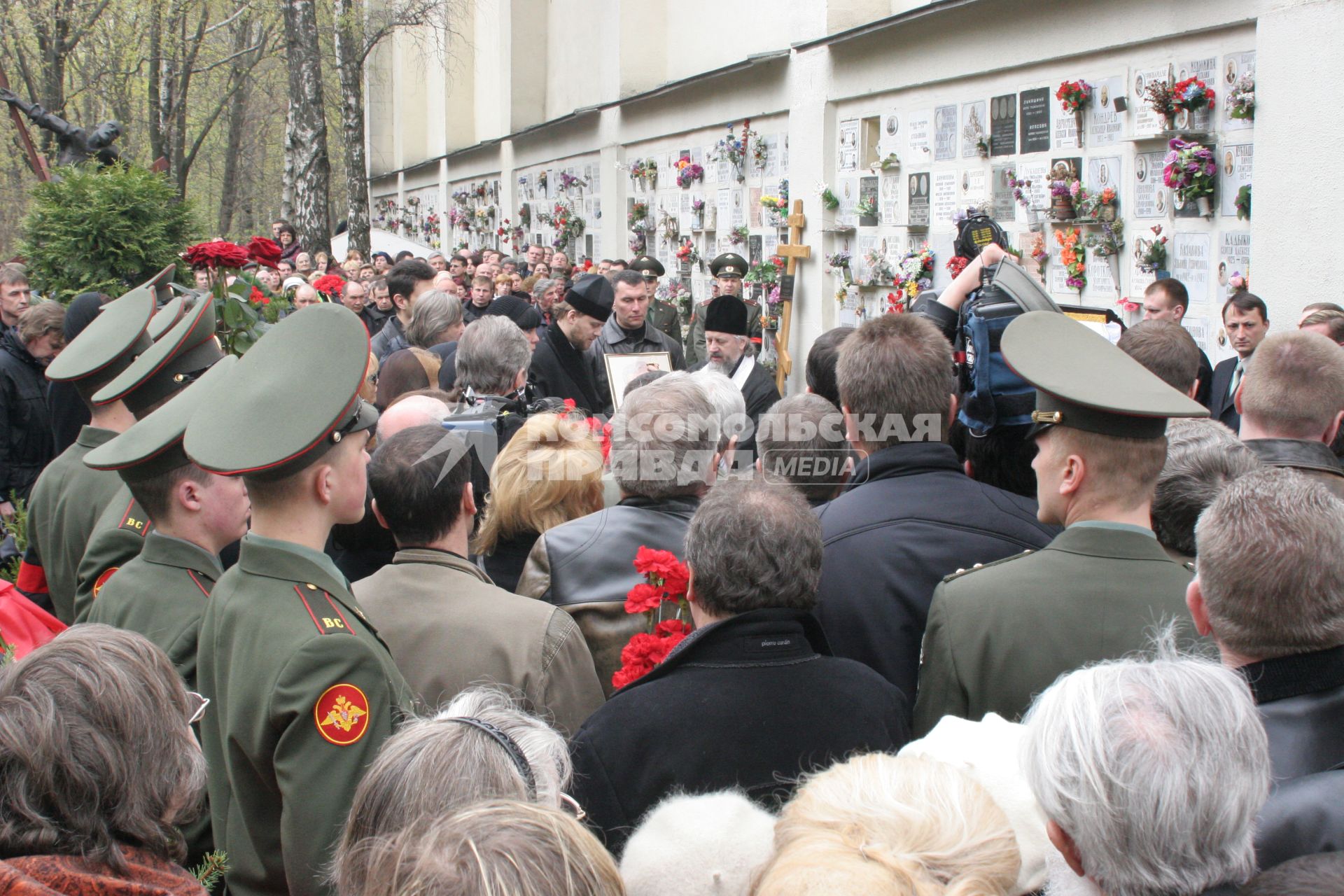 Диск193. Похороны поэта Михаила Танича. 19.04.2008. На снимке: Ваганьковское кладбище