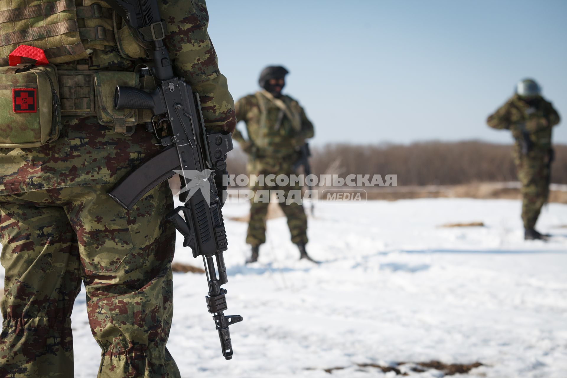 Ставрополь. Боец  отдела специального назначения ФСИН во время полевых учений.