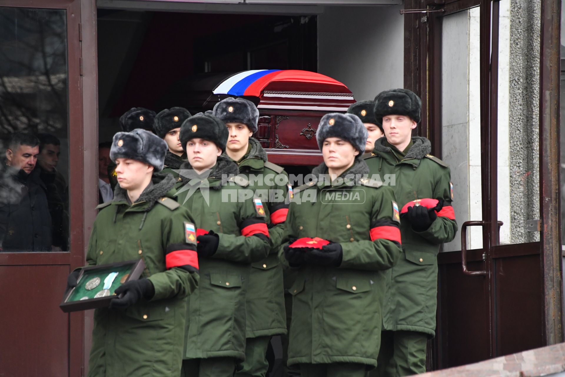 Москва. Церемония прощания с хоккеистом  Владимиром Петровым в ледовом  спортивном комплексе цска .