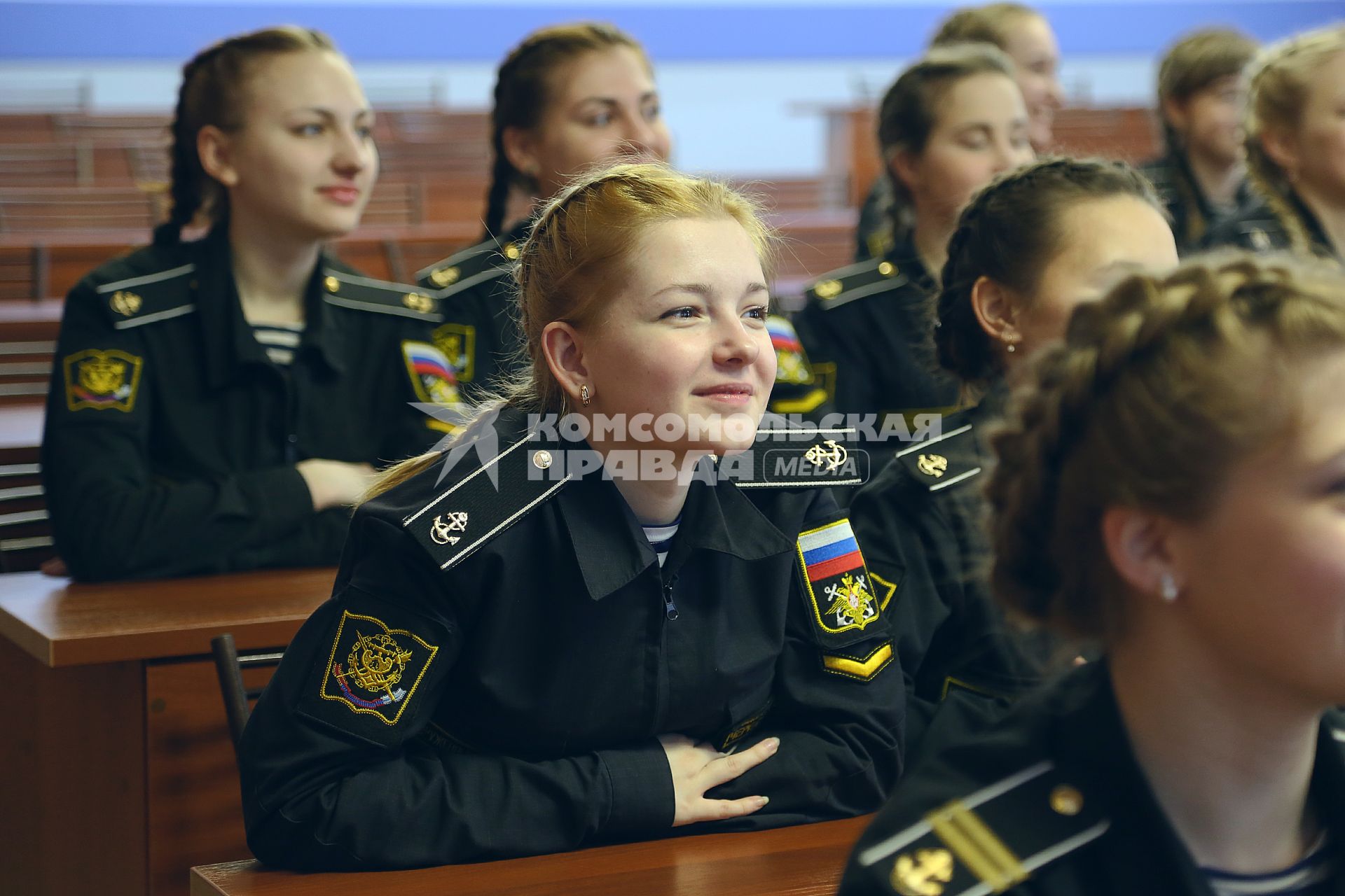 Санкт-Петербург.  Курсантки   Военно-морского политехнического  института  на занятиях.