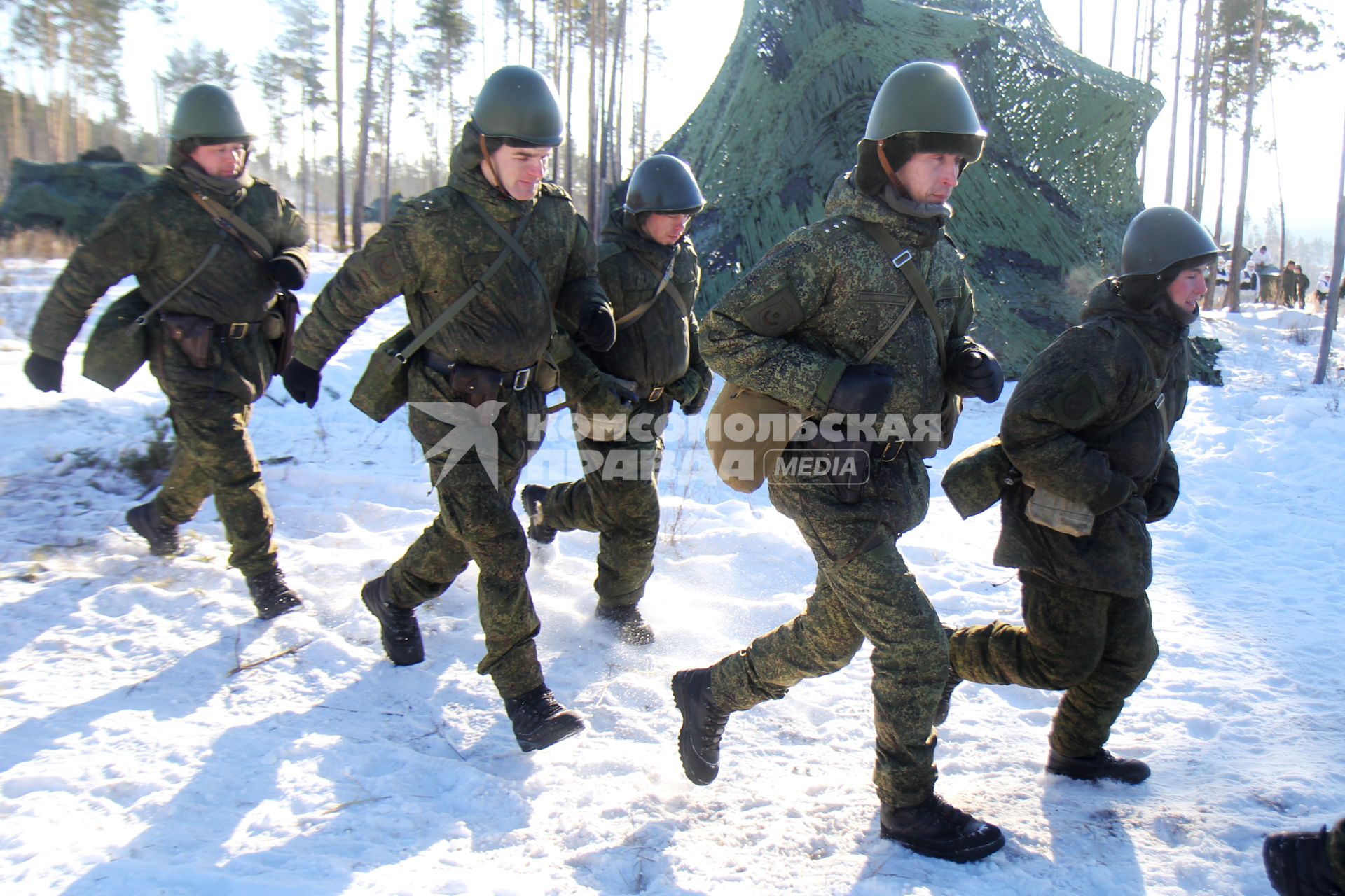 Иркутск. Военнослужащие РВСН  во время учений.