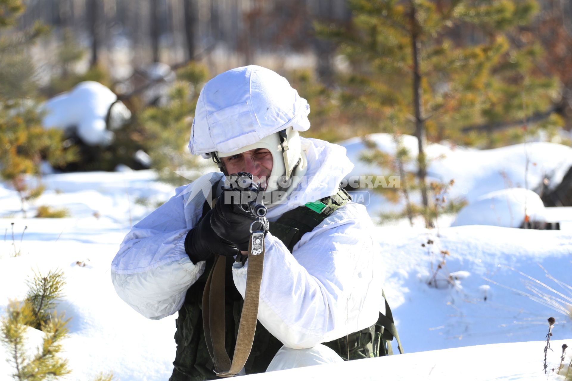 Иркутск. Военнослужащий РВСН  во время учений.