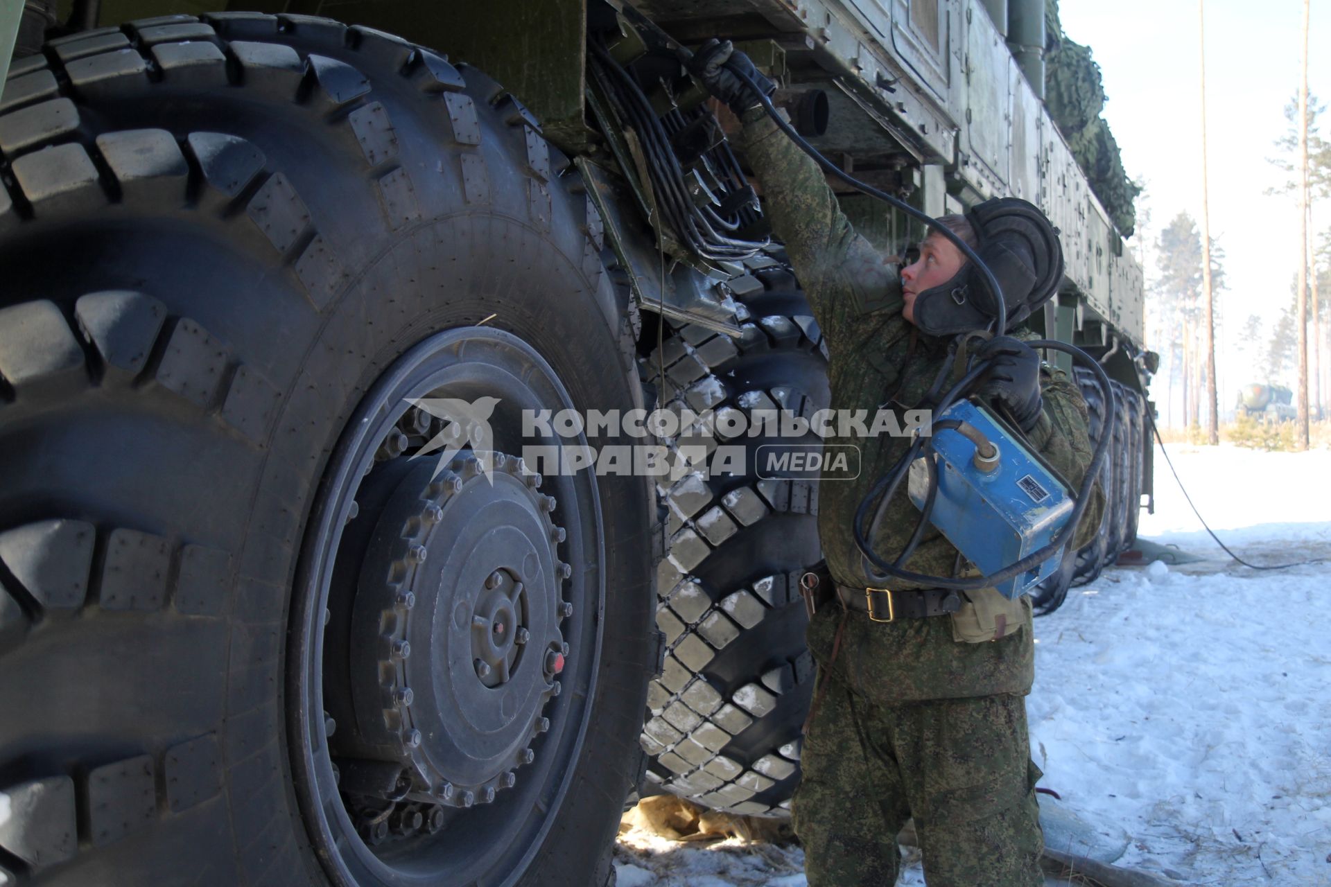 Иркутск. Военнослужащий РВСН  во время учений.