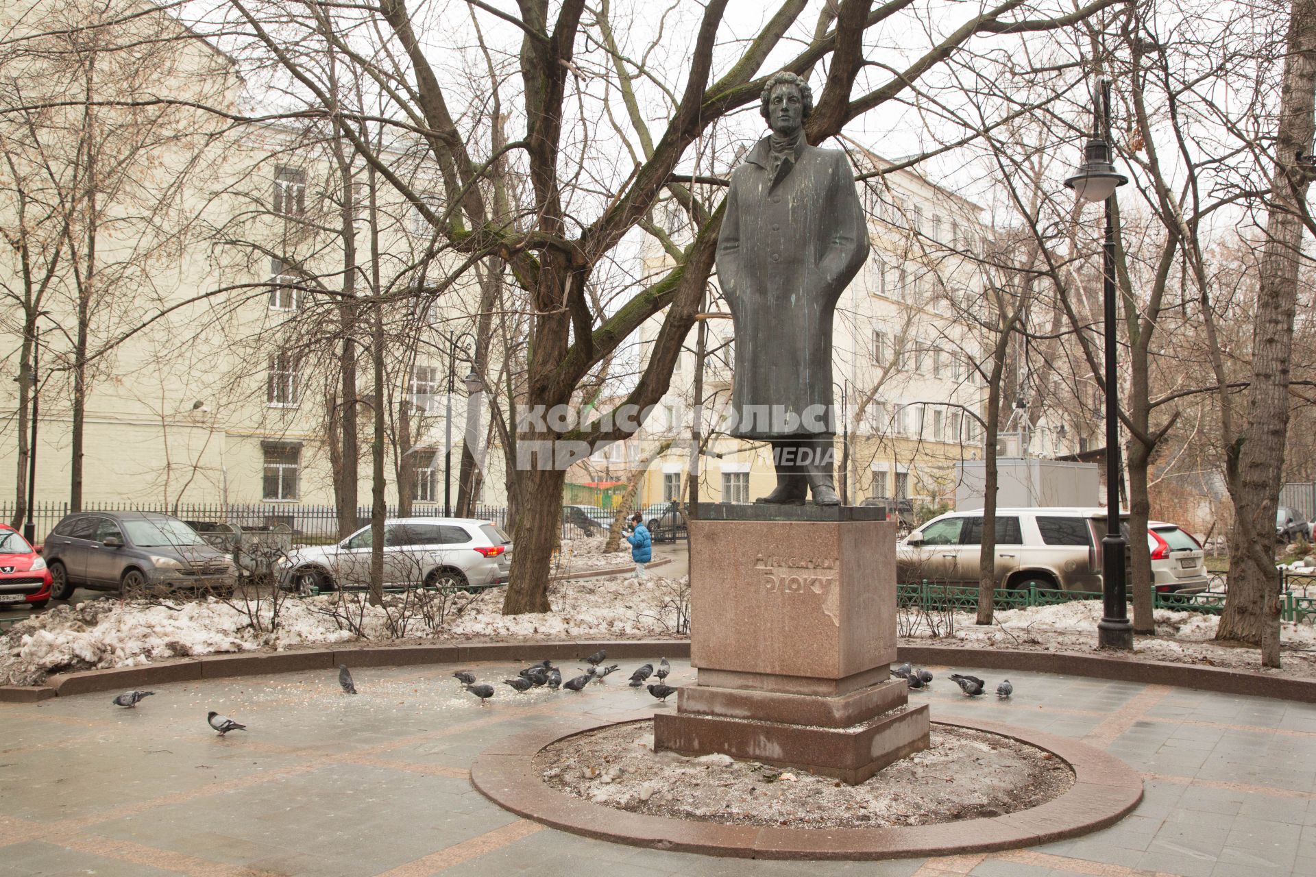 Москва.  Памятник Александру Блоку на  Спиридоновке.