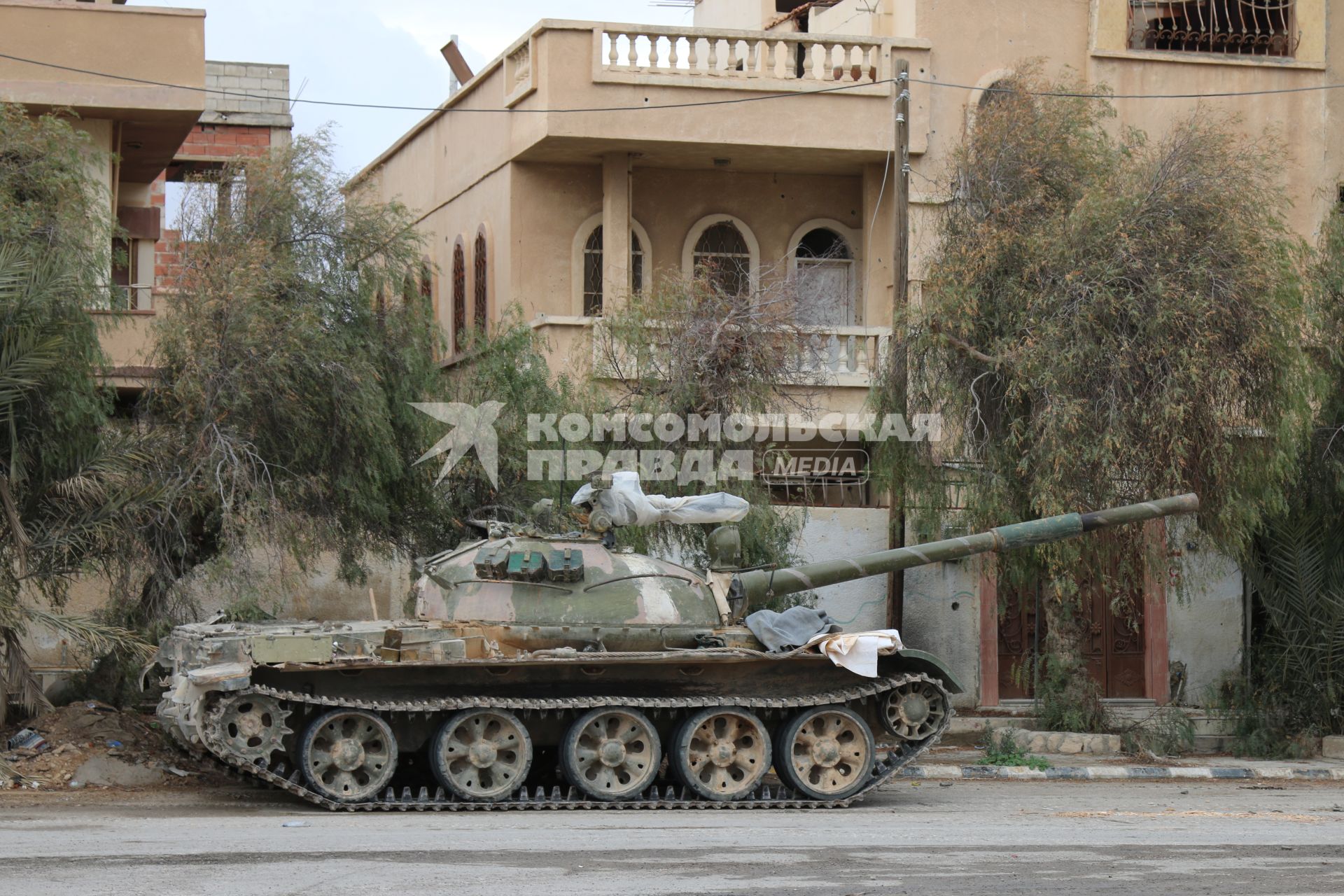 Сирия. Военная техника Сирийской Арабской Республики на улицах Пальмиры, освобожденной от боевиков `Исламского государства` сирийскими войсками при поддержке ВКС РФ.