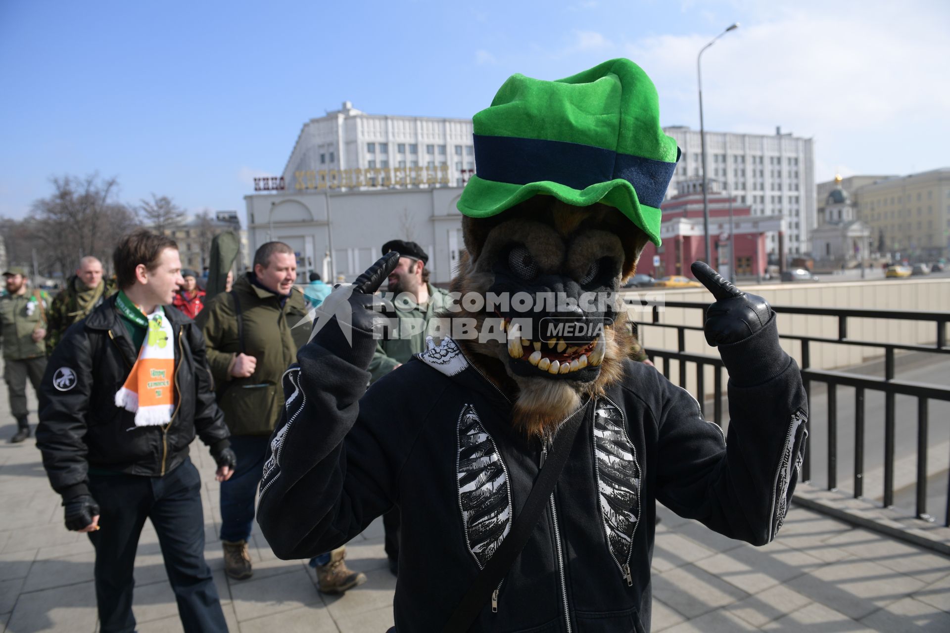 Москва. Участники празднования Дня святого Патрика  на Новом Арбате.