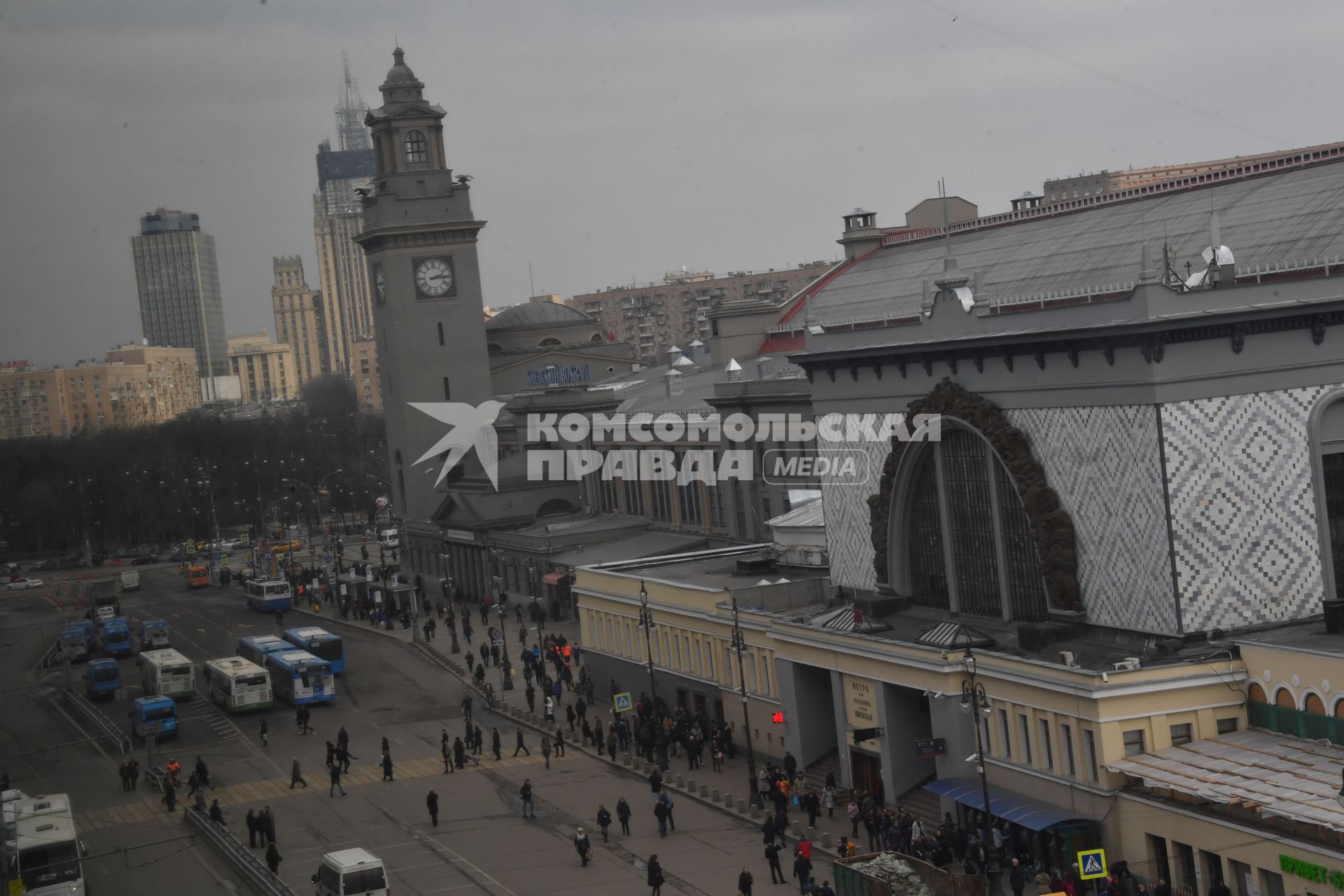 Москва.  Вид на площадь Киевского Вокзала.