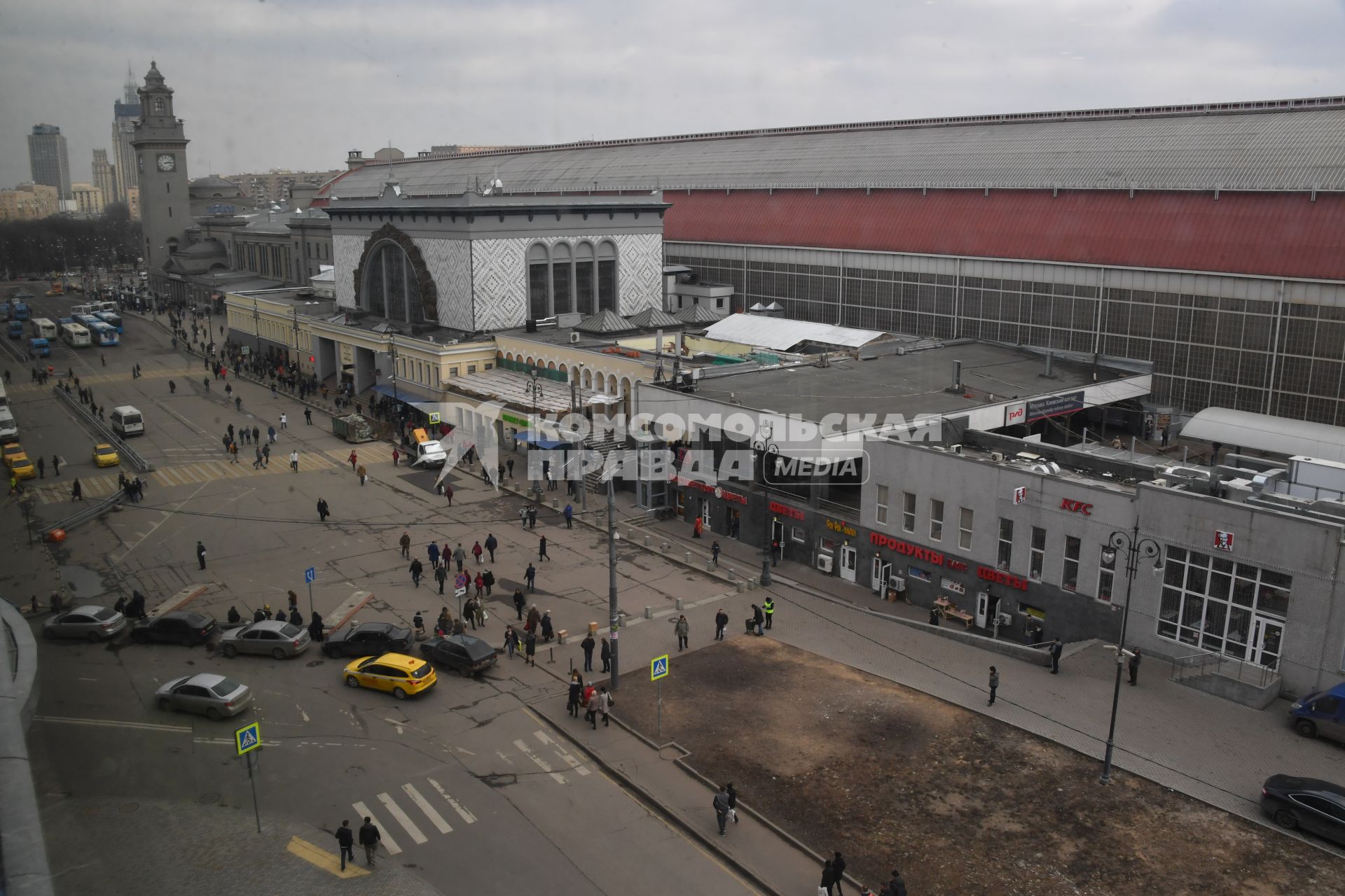 Москва.  Вид на площадь Киевского Вокзала.