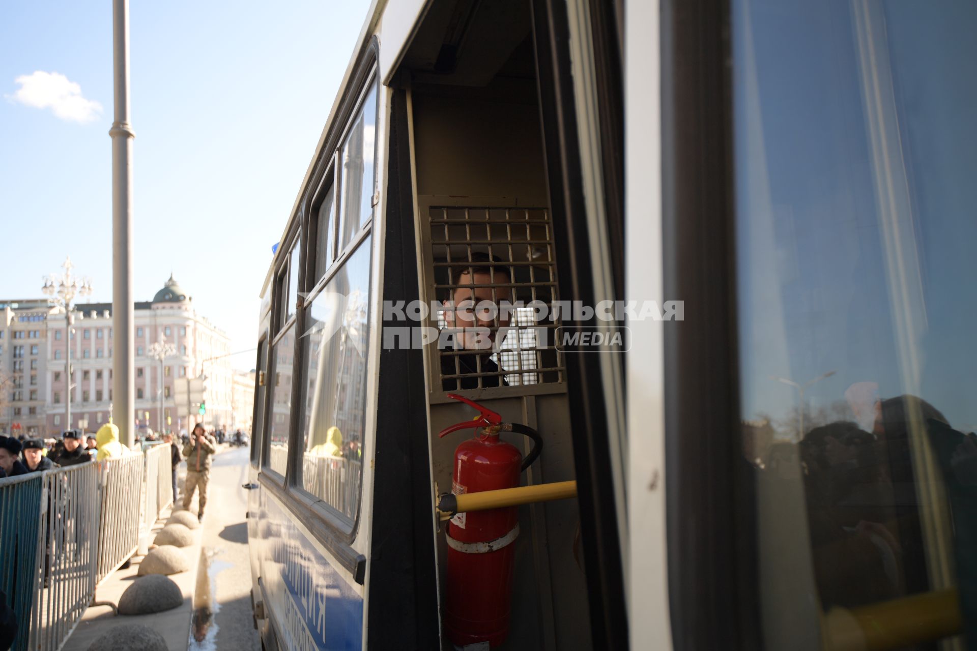 Москва.  Задержанный участник несанкционированной акции оппозиции против коррупции на Пушкинской площади.