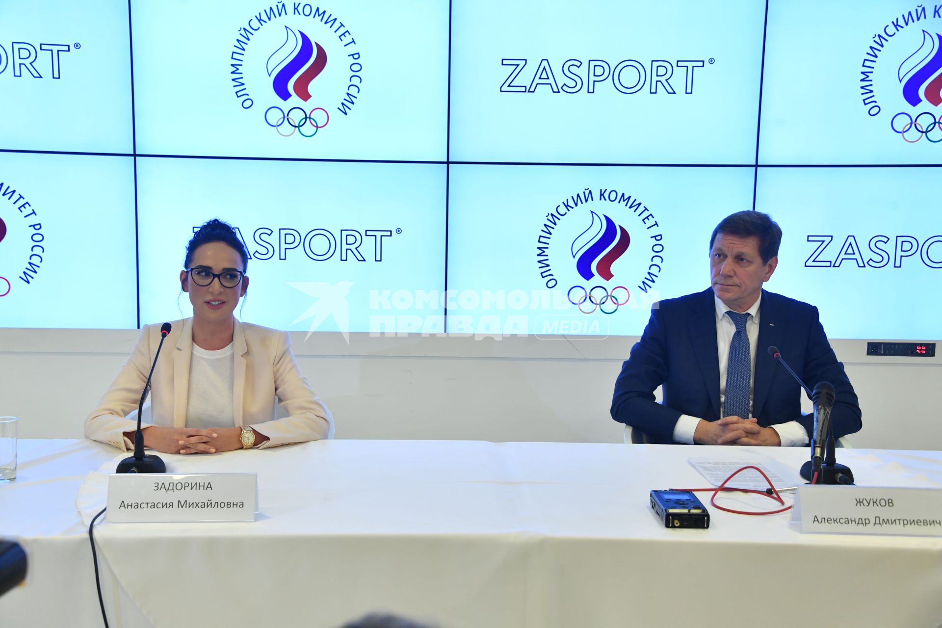 Москва. Основатель бренда ZASPORT Анастасия Задорина и президент Олимпийского комитета России (ОКР) Александр Жуков на пресс-конференции, посвященной подписанию соглашения между Олимпийским комитетом России и новым экипировщиком сборной России компанией ZASPORT  в Инновационном центре ОКР.