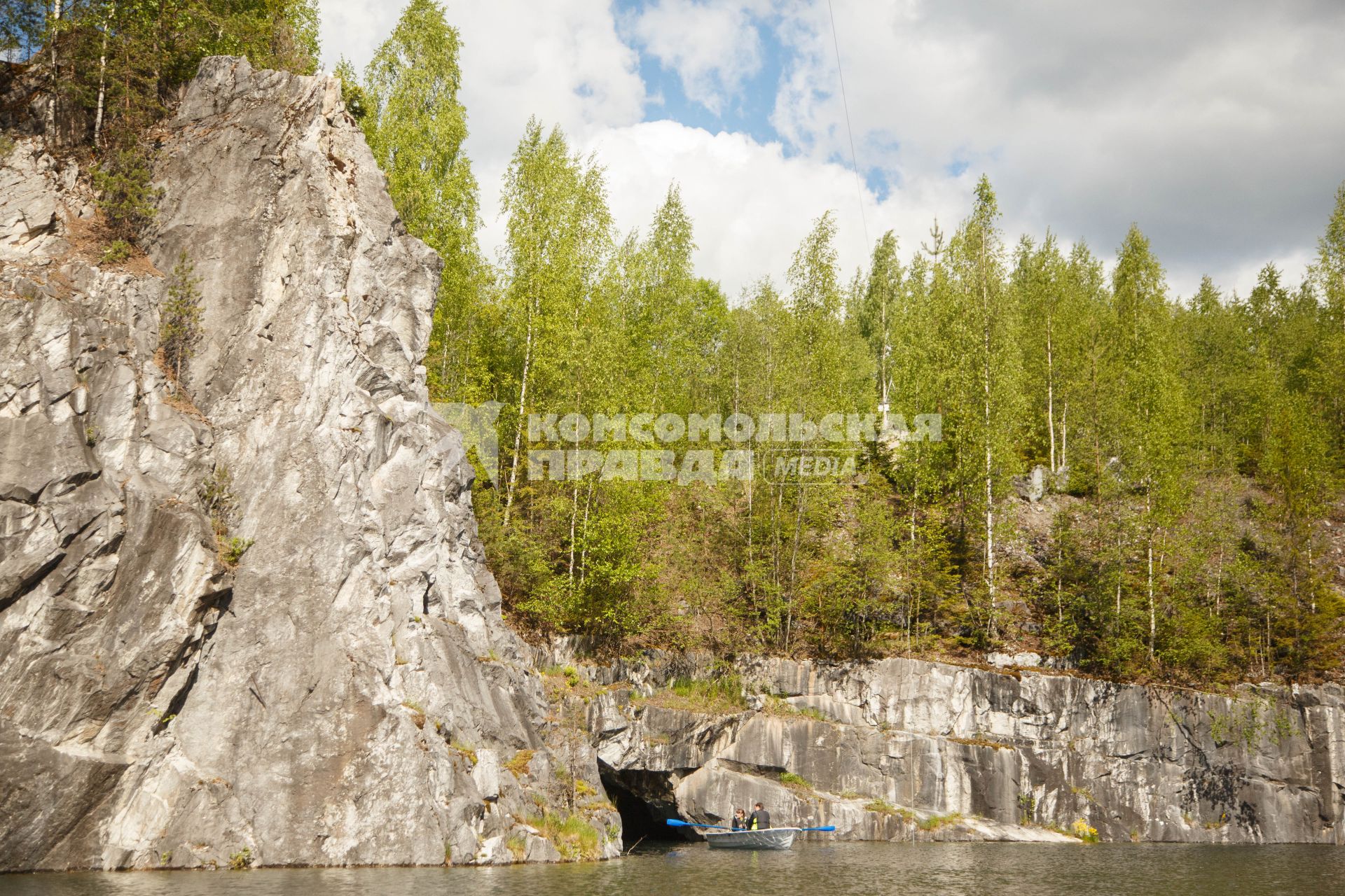 Карелия , Сортавала . Природа    Мраморного  каньона  в  Горном парке `Рускеала` .