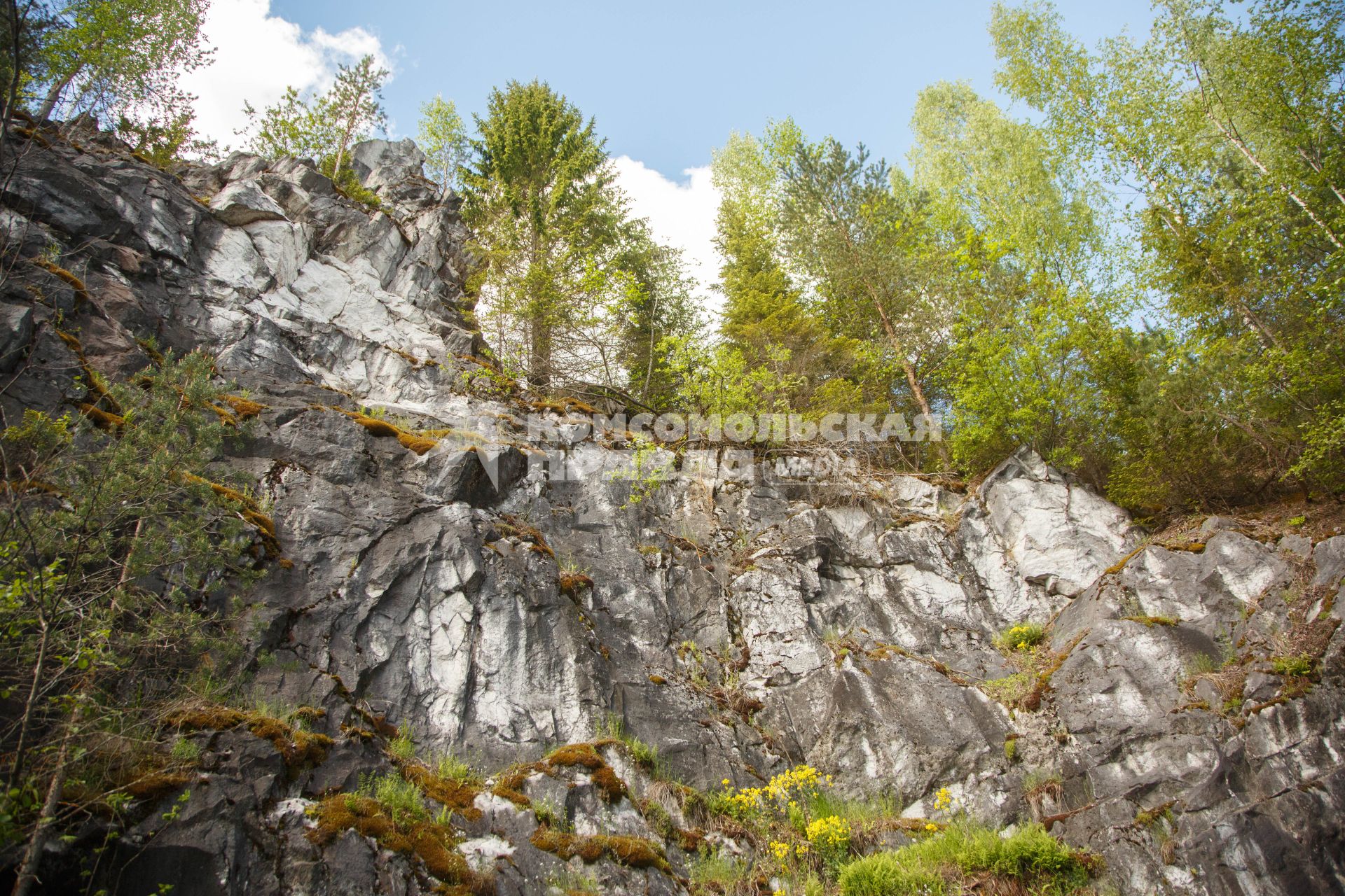 Карелия , Сортавала . Природа    Мраморного  каньона  в  Горном парке `Рускеала` .