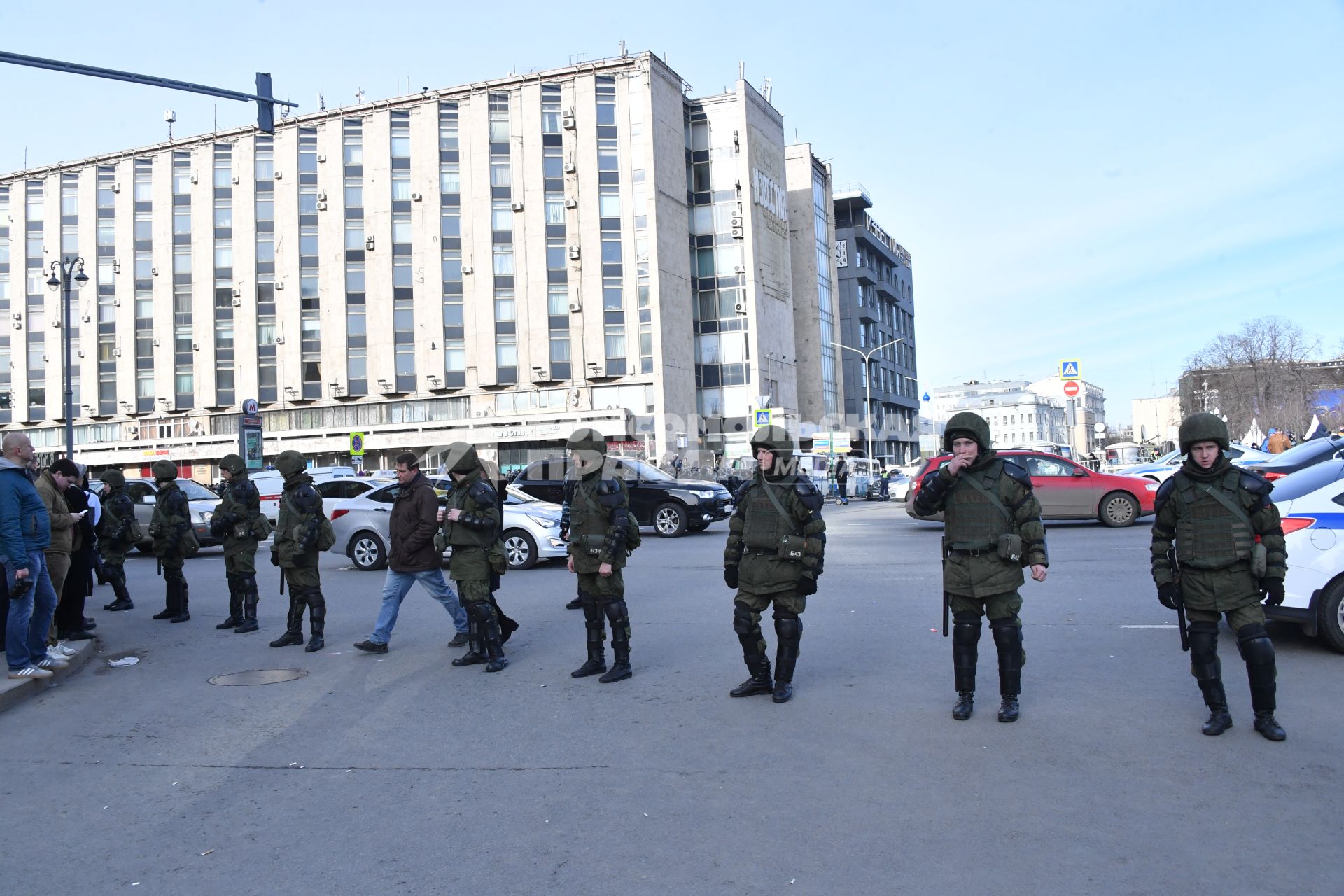 Москва.  Несанкционированная акция против коррупции сторонников оппозиционера Алексея Навального на Тверской улице.