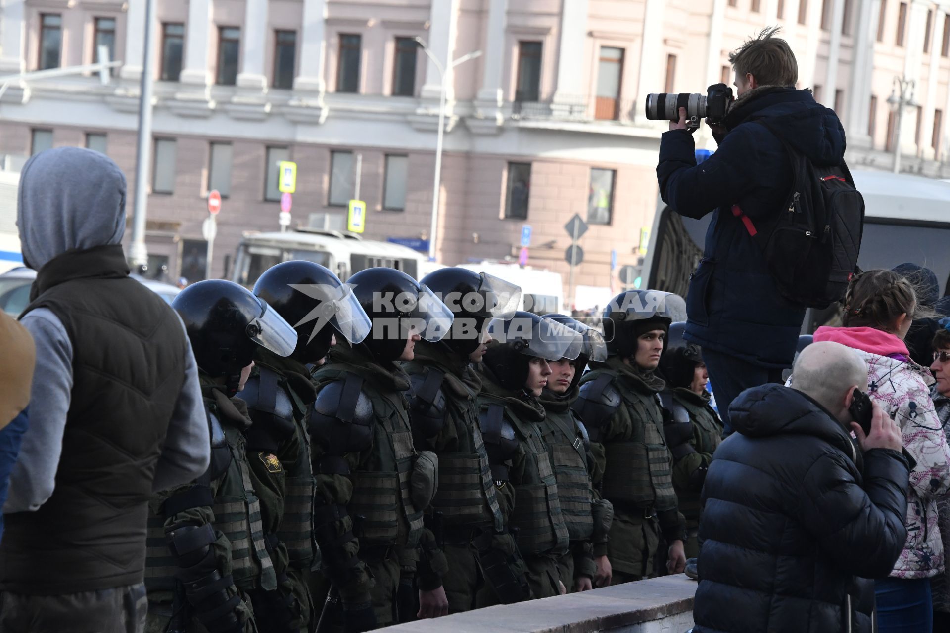 Москва.  Несанкционированная акция против коррупции сторонников оппозиционера Алексея Навального на Тверской улице.