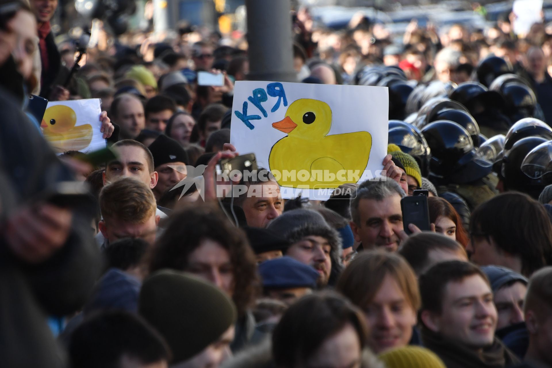 Москва.  Несанкционированная акция против коррупции сторонников оппозиционера Алексея Навального на Тверской улице.