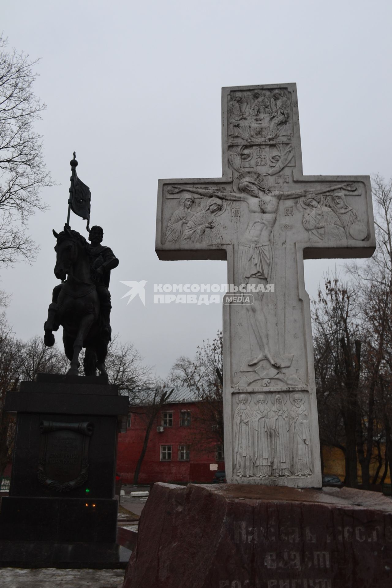 Москва. Памятник Дмитрию Донскому у подножия  Красного Холма  возле Яузских ворот.