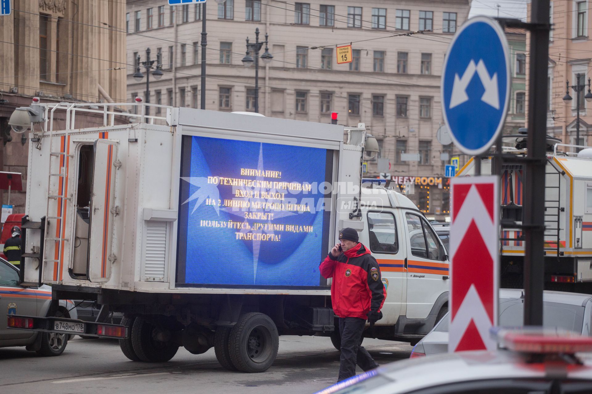 Санкт-Петербург. Возле станции метро `Технологический институт`. В перегоне между станциями `Сенная площадь` и `Технологический институт` произошел взрыв, в результате которого погибли люди.