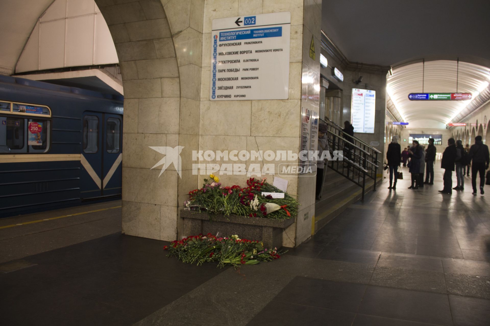 Санкт-Петербург. Станция метро `Технологический институт`, где в результате взрыва 3 ареля 2017 г. в вагоне поезда в перегоне от станции `Сенная площадь` погибли люди.