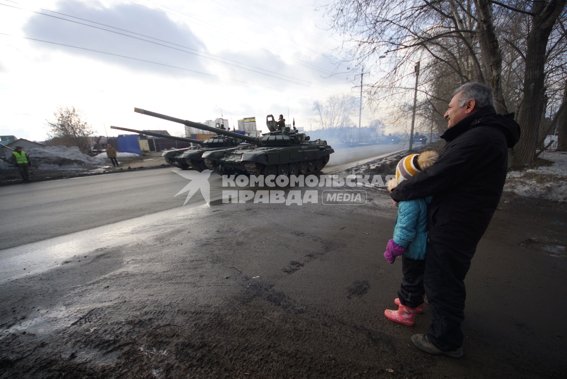 Еатеринбург.  Танки Т-72Б во время репетиции военного парада