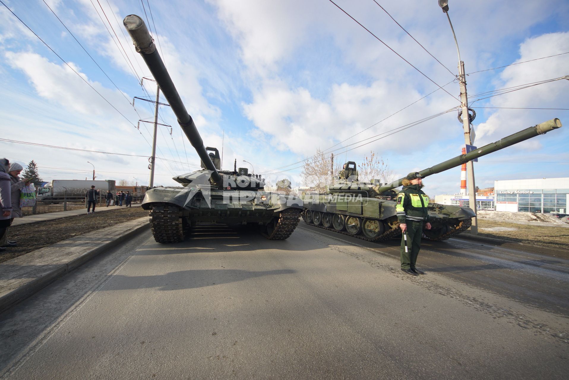 Еатеринбург. Танки Т-72Б во время репетиции военного парада