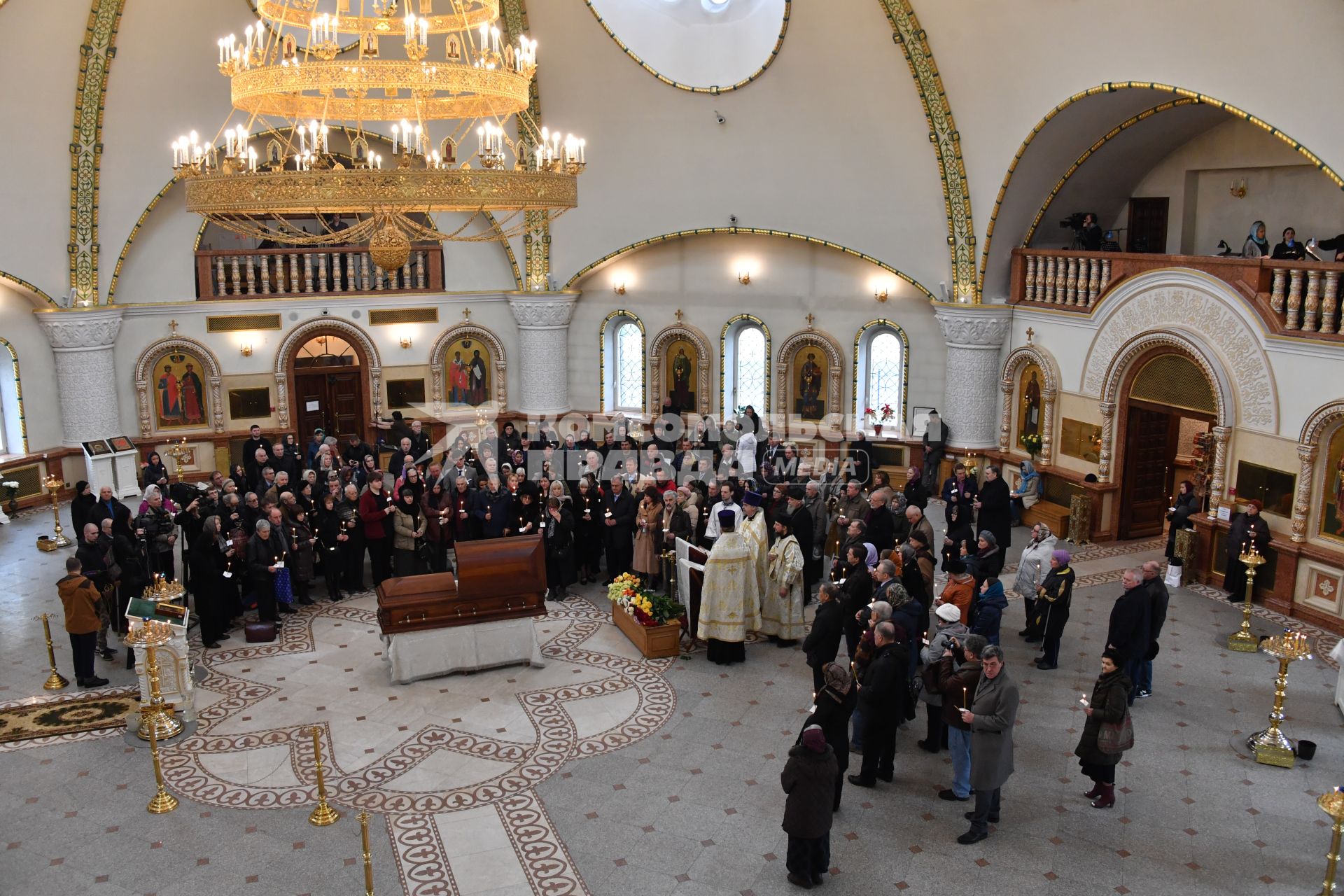 Московская область , Переделкино. Отпевание поэта Евгения Евтушенко в храме святого благоверного князя Игоря Черниговского в Переделкино