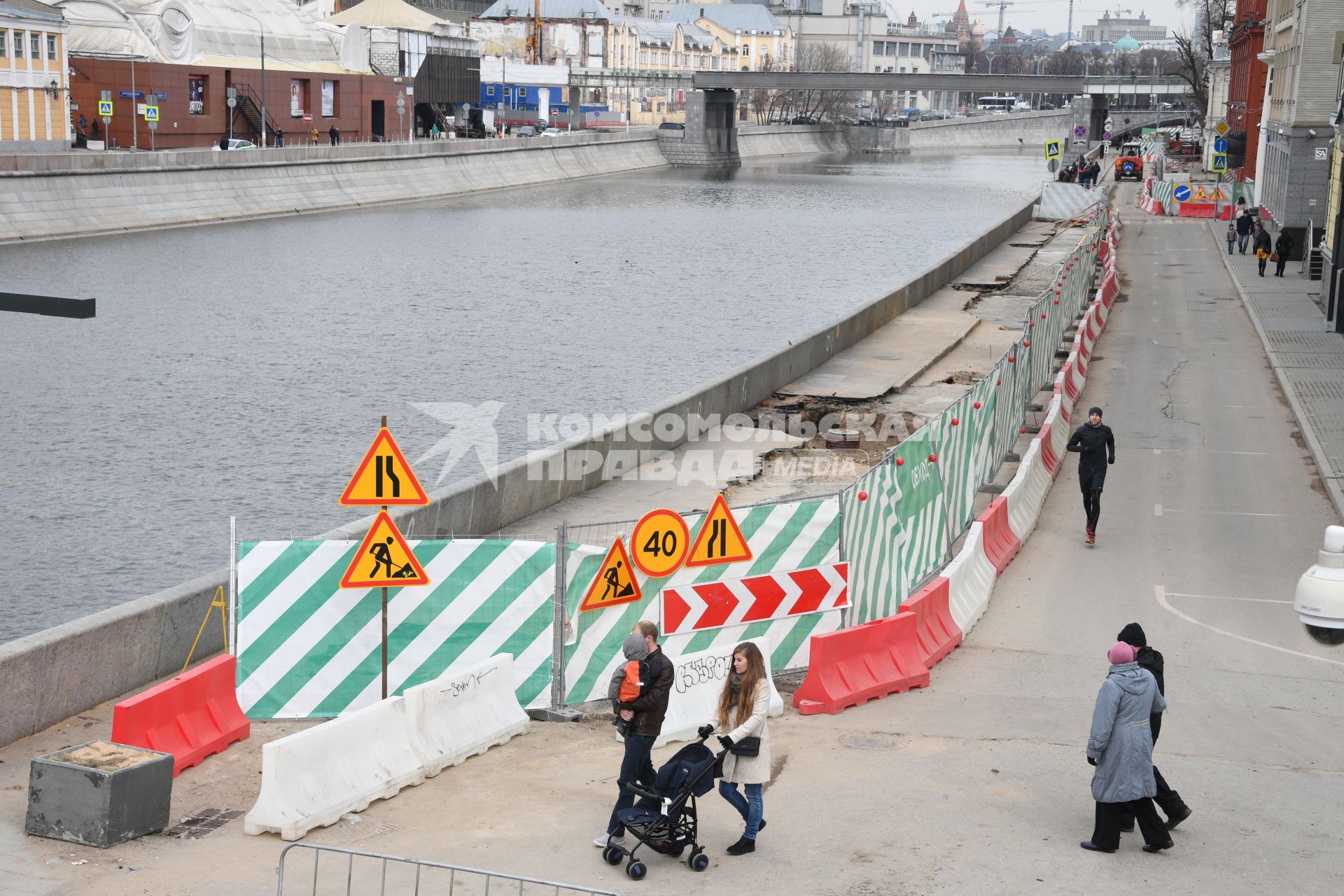 Москва. Дорожные работы на Якиманской набережной.