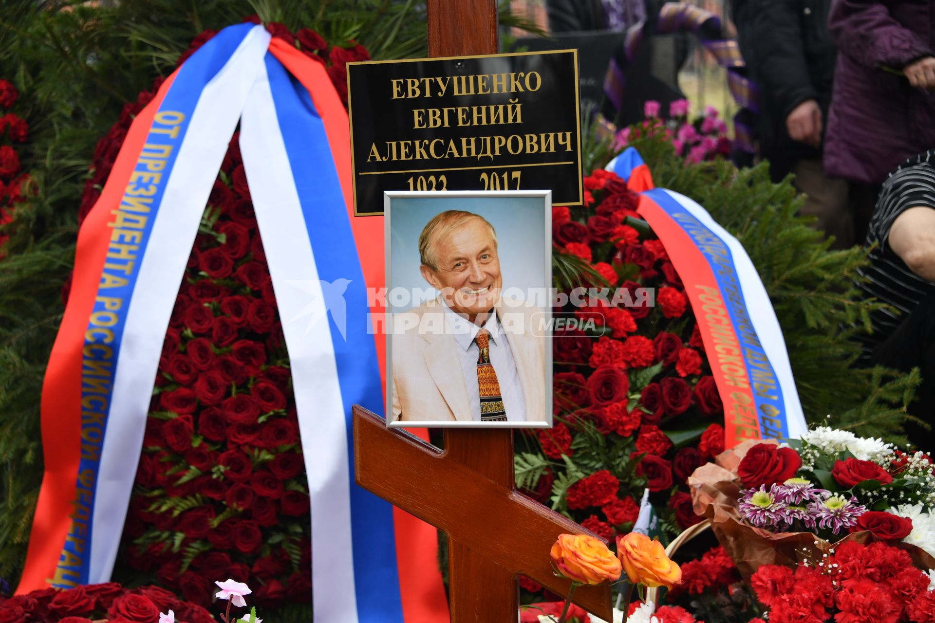 Поселок Переделкино. Могила поэта Евгения Евтушенко.