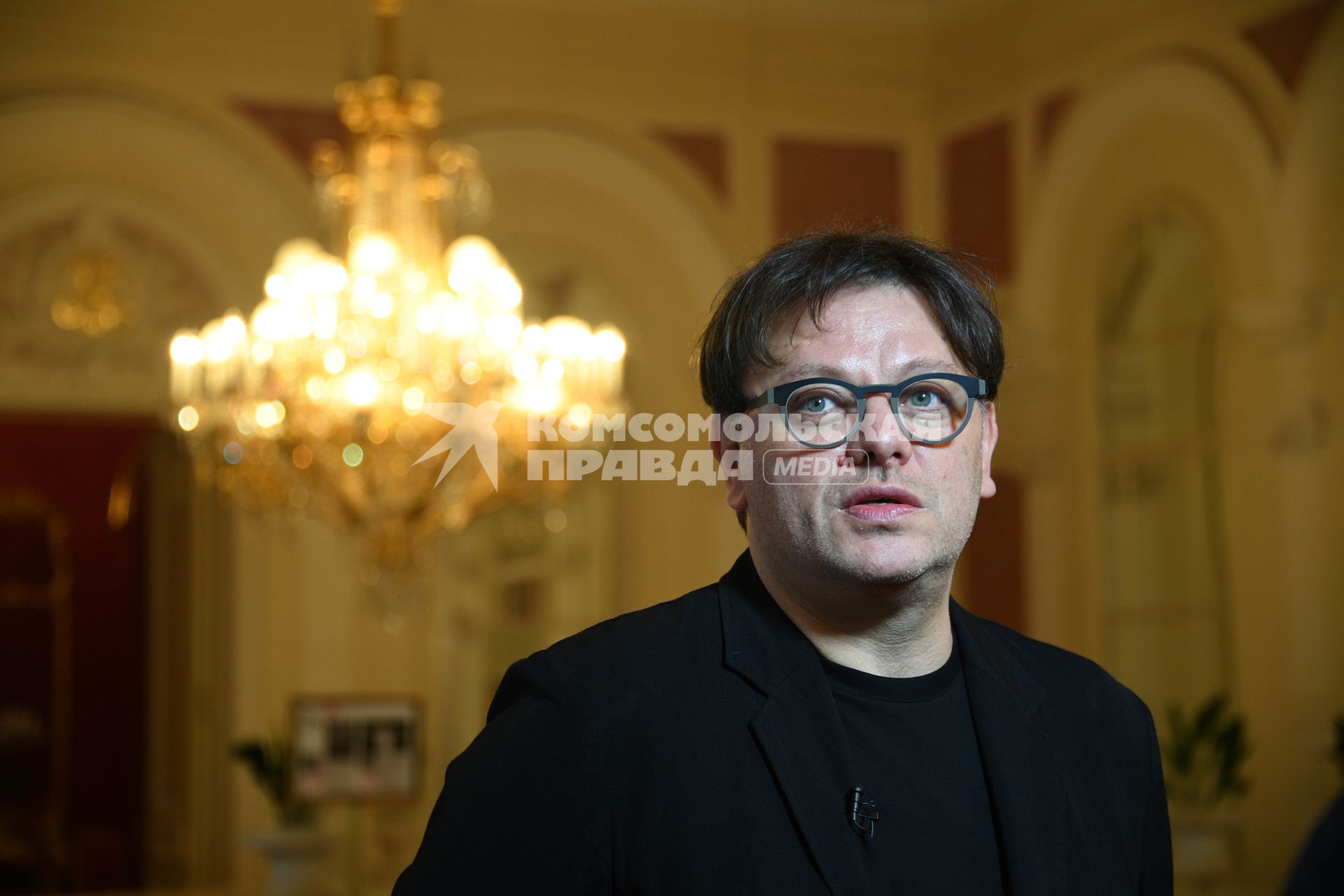 Москва.  Режиссер Валерий Тодоровский  перед премьерой своего фильма `Большой`  в Большом театре.