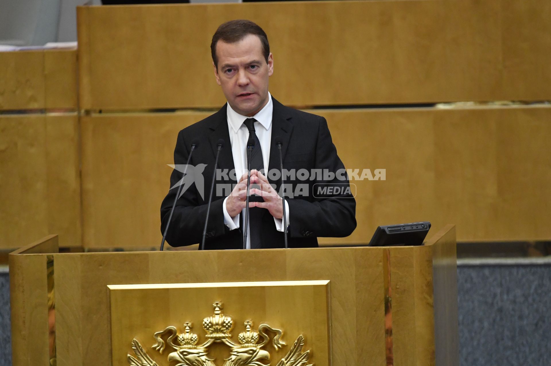 Москва.  Премьер-министр РФ Дмитрий Медведев на пленарном заседании Государственной думы РФ во время выступления с отчетом о результатах деятельности правительства РФ за 2016 год.