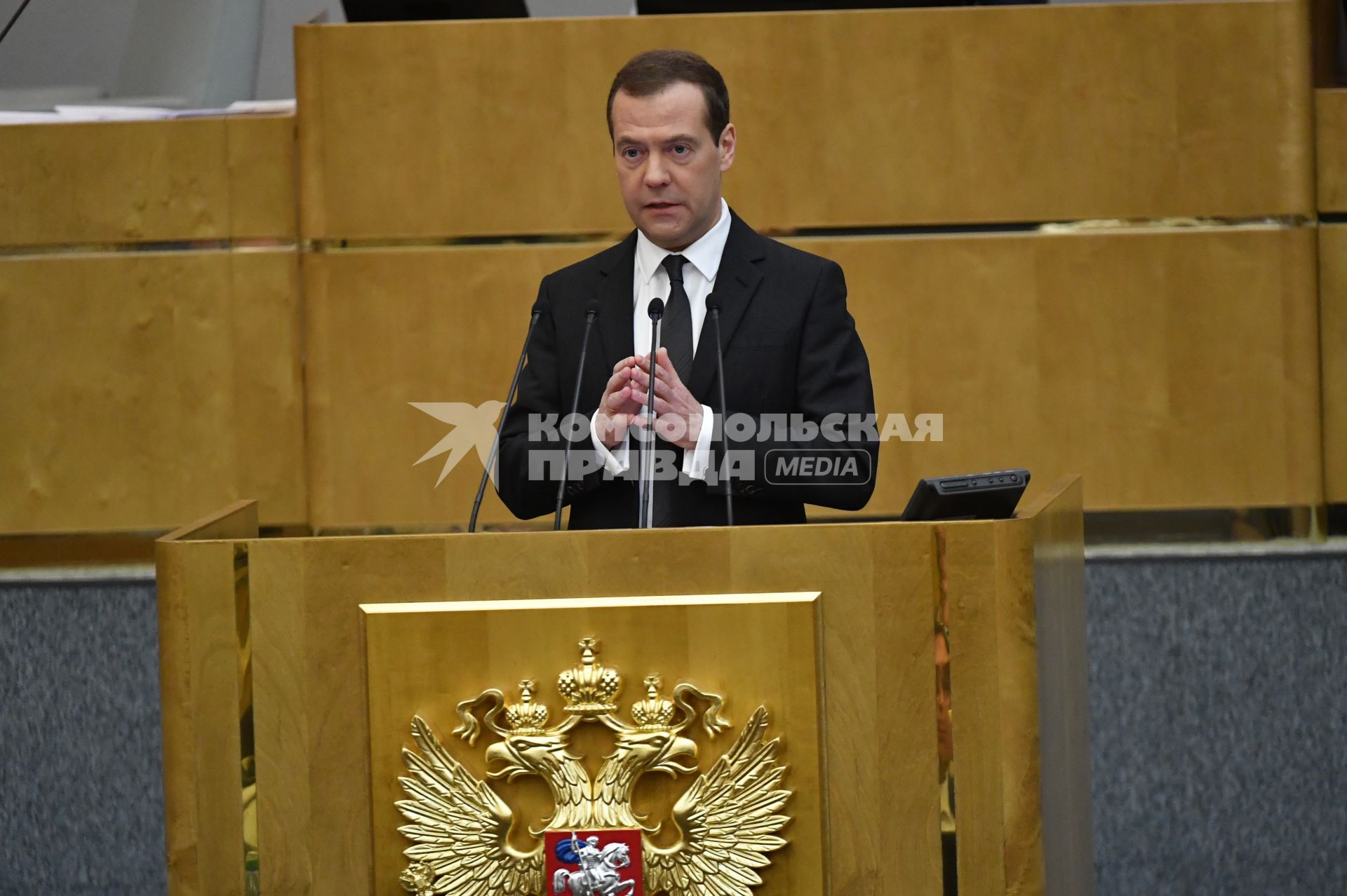 Москва.  Премьер-министр РФ Дмитрий Медведев на пленарном заседании Государственной думы РФ во время выступления с отчетом о результатах деятельности правительства РФ за 2016 год.