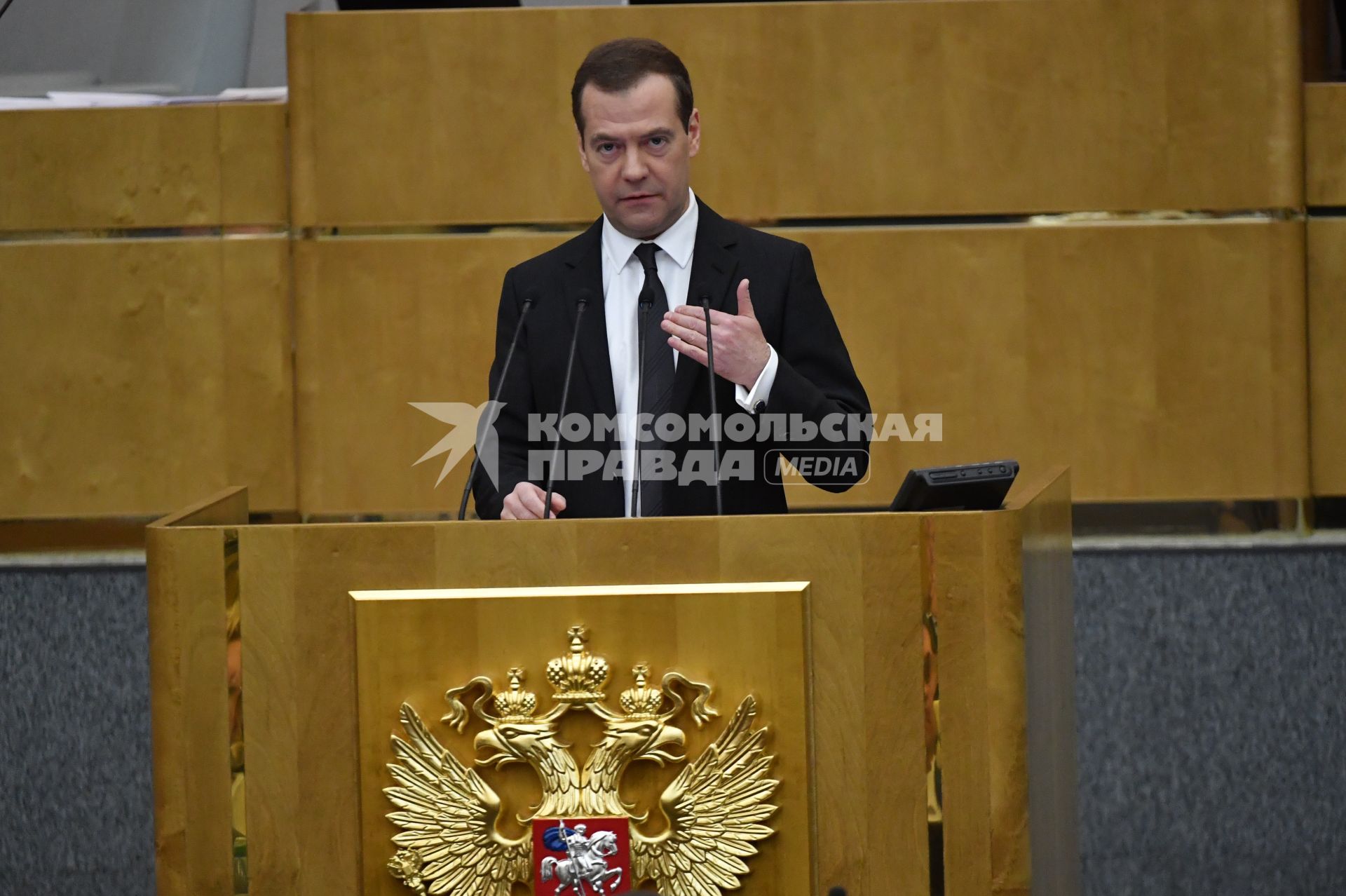 Москва.  Премьер-министр РФ Дмитрий Медведев на пленарном заседании Государственной думы РФ во время выступления с отчетом о результатах деятельности правительства РФ за 2016 год.