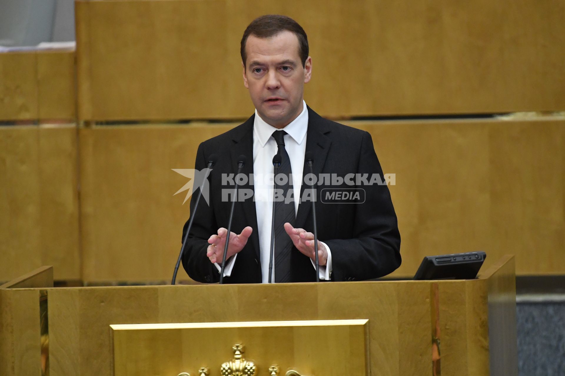 Москва.  Премьер-министр РФ Дмитрий Медведев на пленарном заседании Государственной думы РФ во время выступления с отчетом о результатах деятельности правительства РФ за 2016 год.