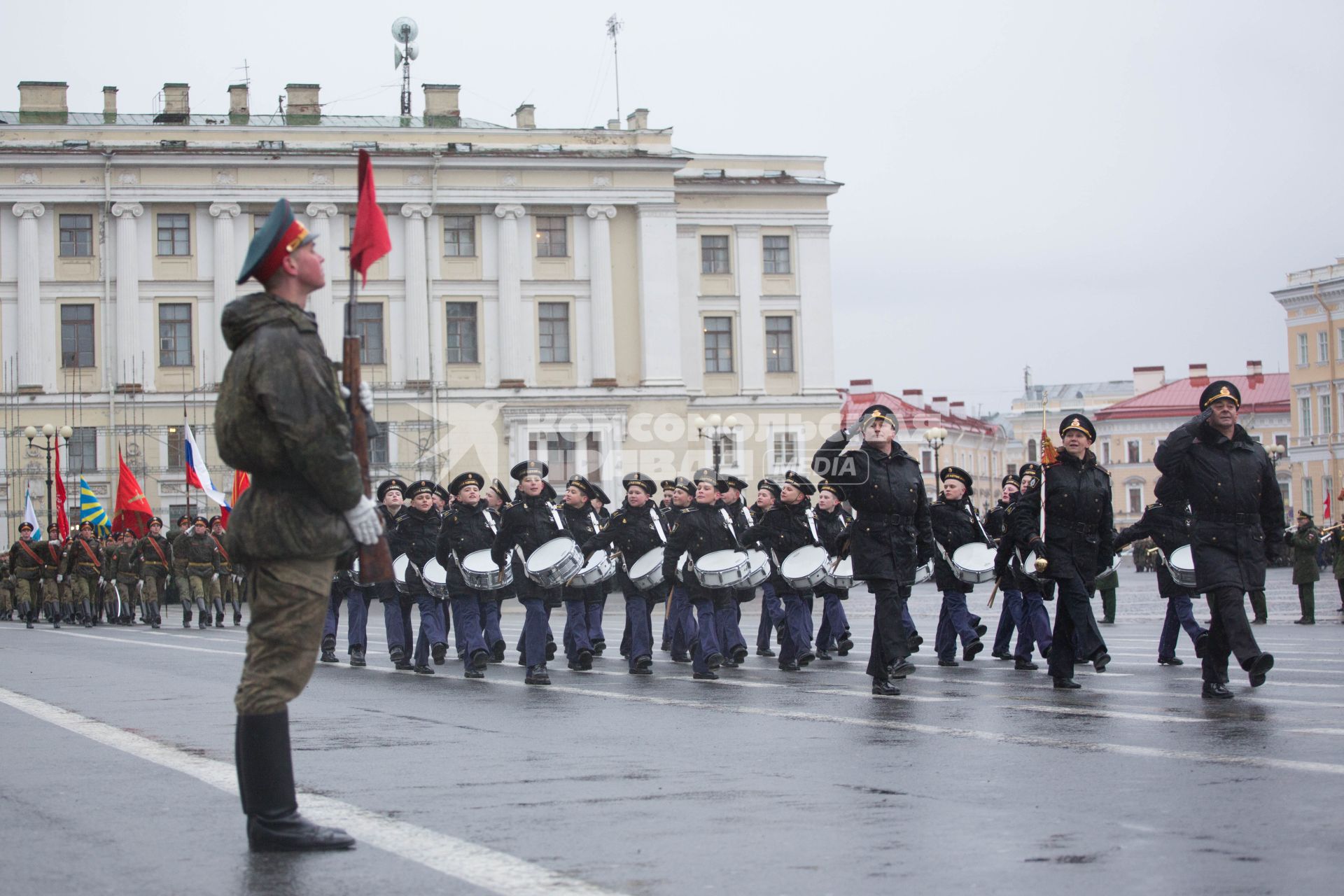 Санкт-Петербург. Репетиция военного парада в честь Дня Победы на Дворцовой площади.