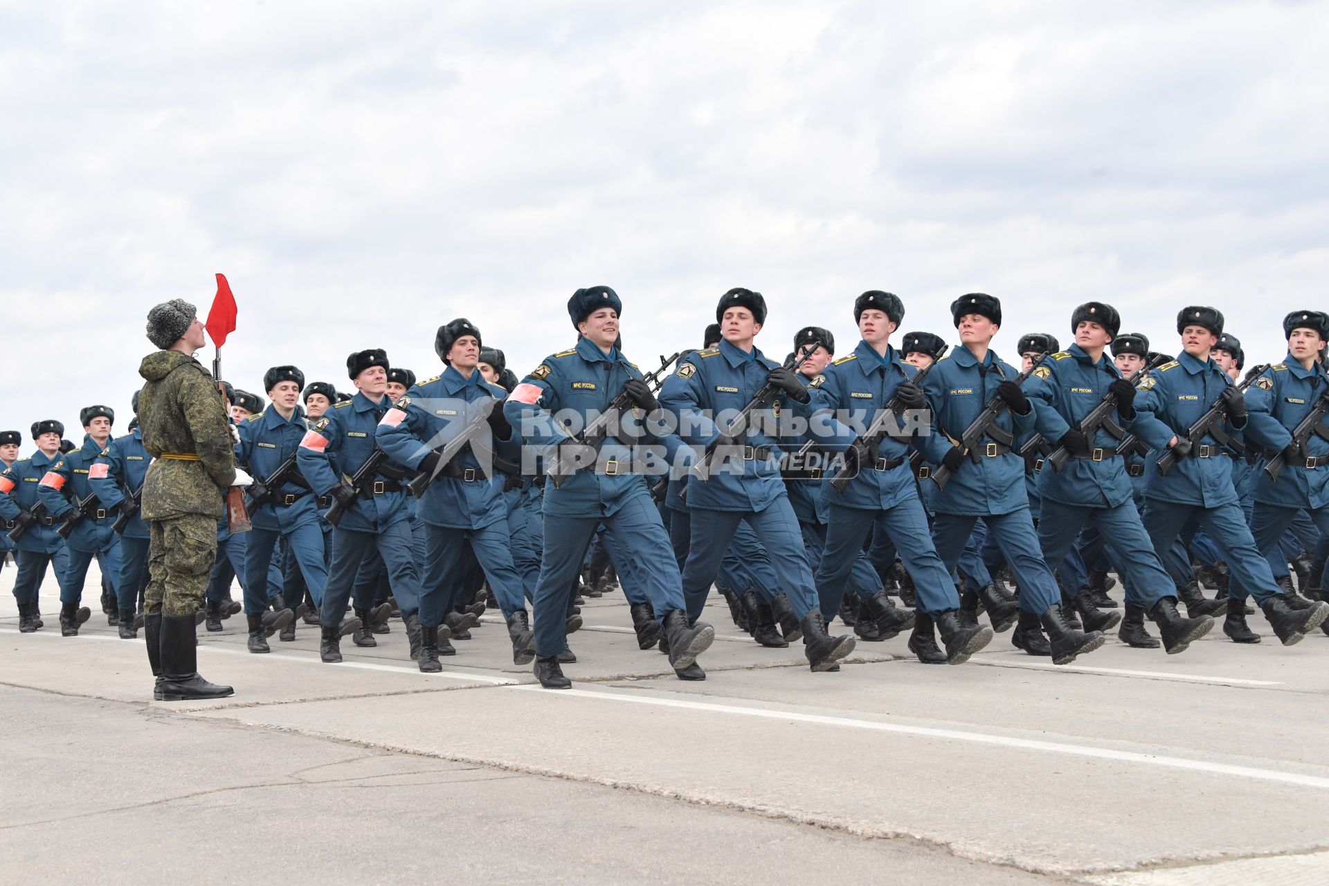 Московская область, Алабино. Участники пеших колонн парадного расчета войск на репетиции военного парада, посвященного  72-й годовщине Победы в Великой Отечественной войне.