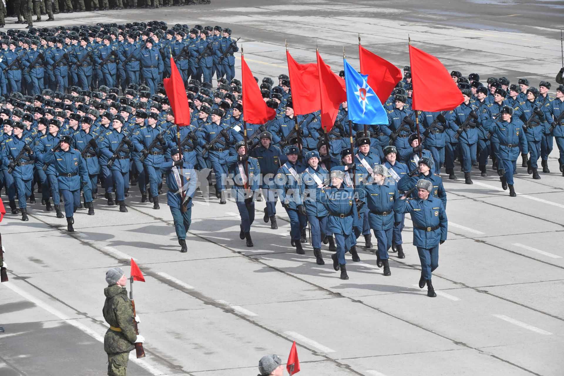 Московская область, Алабино. Участники пеших колонн парадного расчета войск на репетиции военного парада, посвященного  72-й годовщине Победы в Великой Отечественной войне.