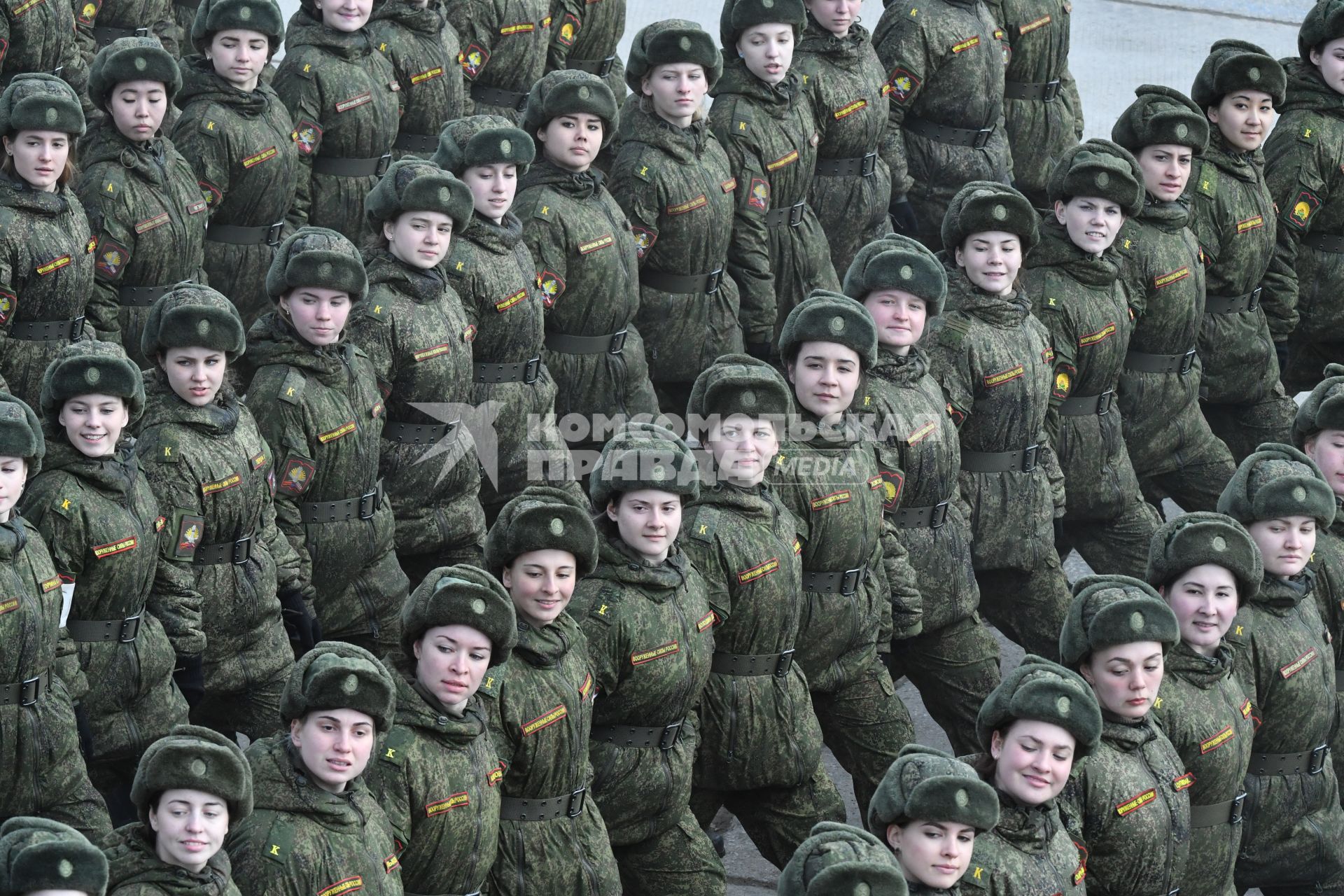 Московская область, Алабино. Участники пеших колонн парадного расчета войск на репетиции военного парада, посвященного  72-й годовщине Победы в Великой Отечественной войне.