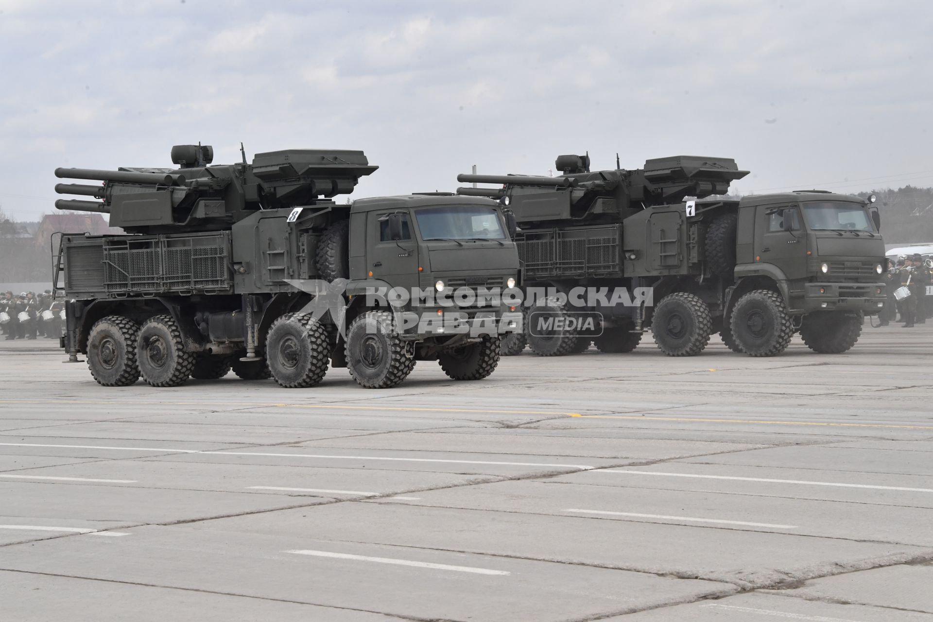 Московская область, Алабино.  ЗРПК`Панцирь-С` во время  репетиции военного парада, посвященного  72-й годовщине Победы в Великой Отечественной войне.