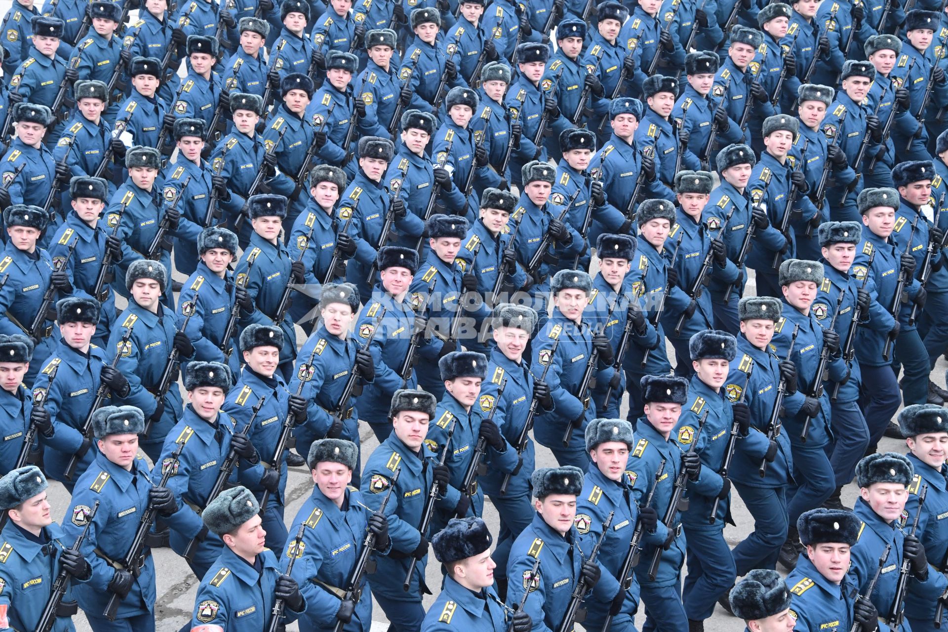 Московская область, Алабино. Участники пеших колонн парадного расчета войск на репетиции военного парада, посвященного  72-й годовщине Победы в Великой Отечественной войне.