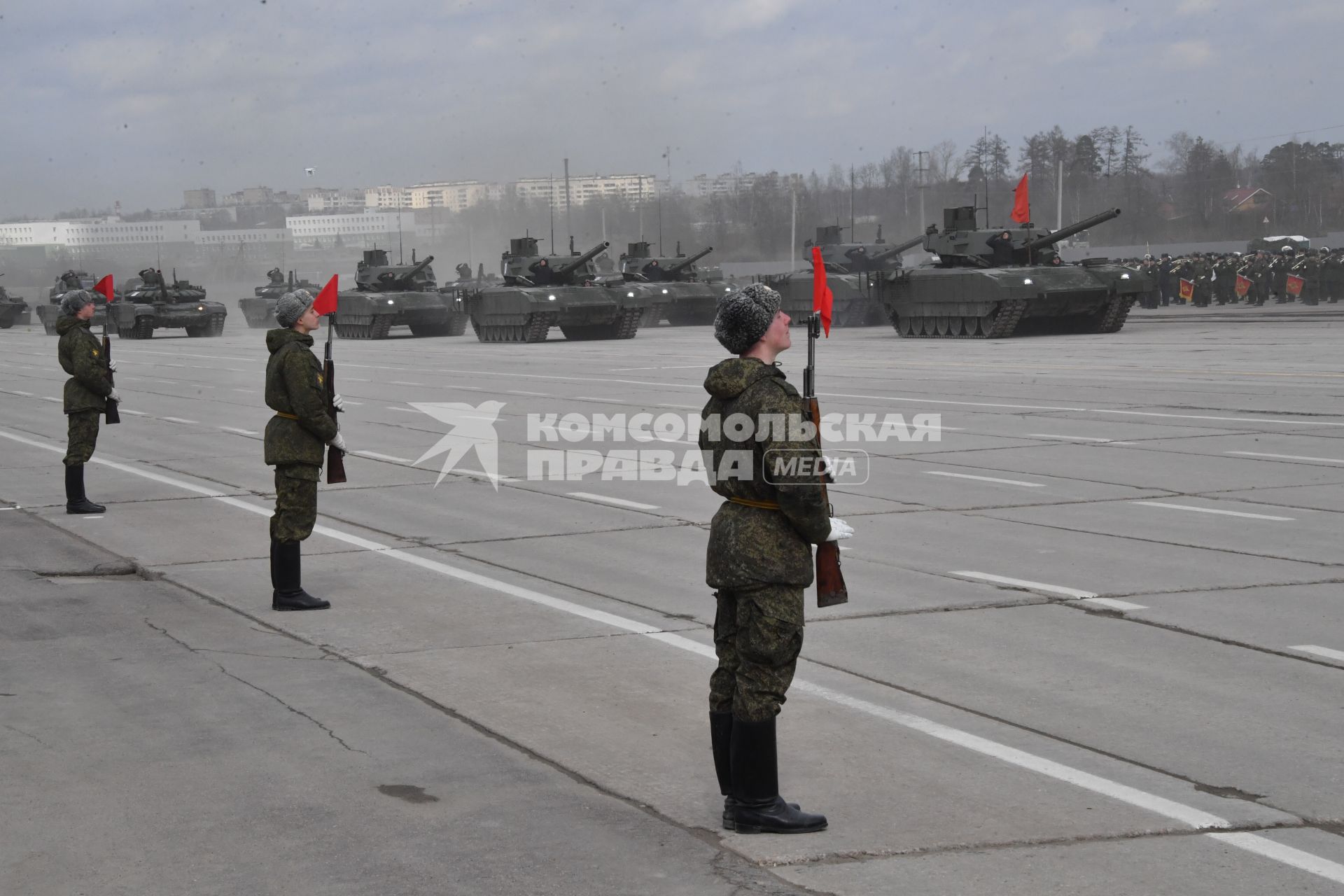 Московская область, Алабино. Военная техника  во время  репетиции военного парада, посвященного  72-й годовщине Победы в Великой Отечественной войне.