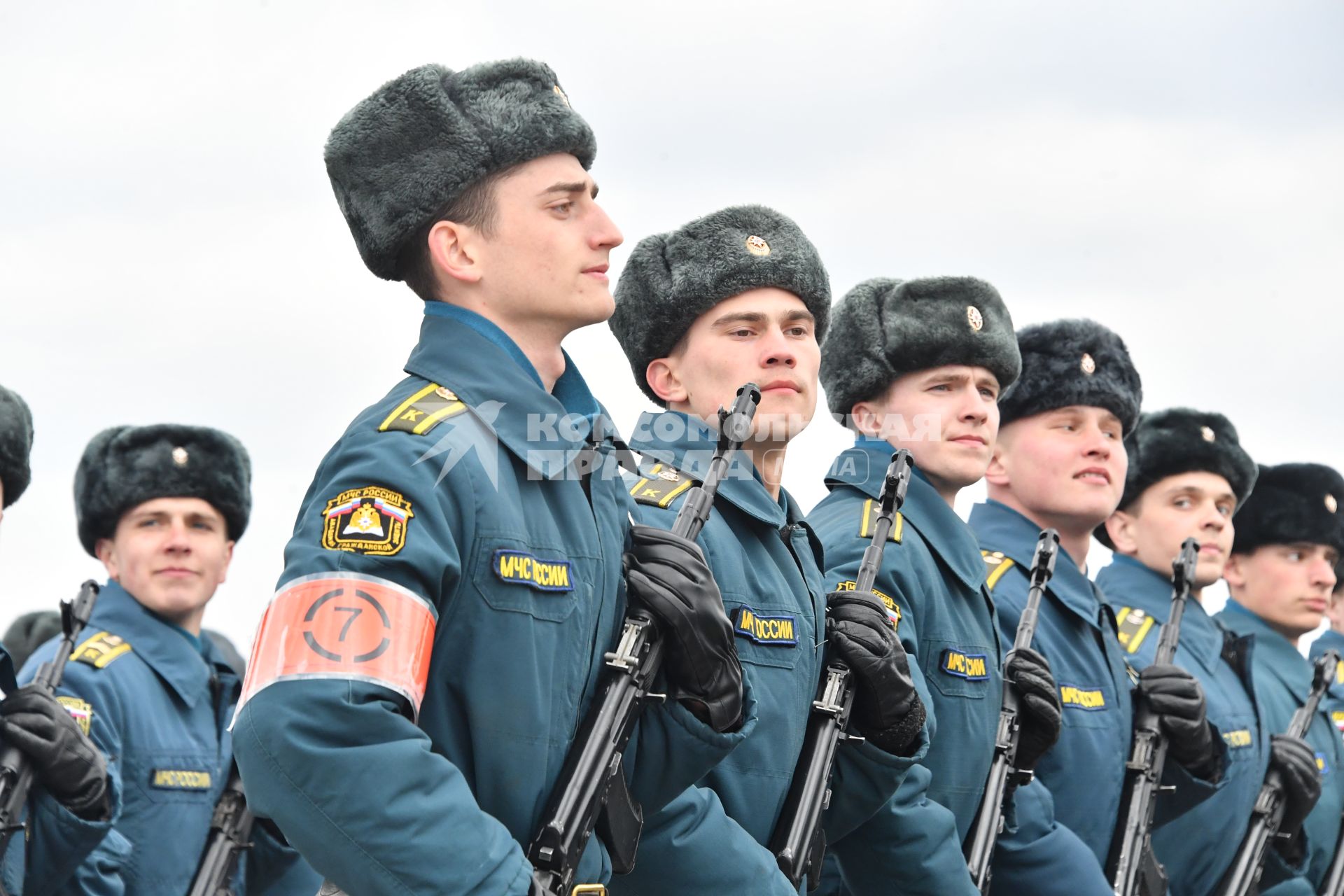 Московская область, Алабино. Участники пеших колонн парадного расчета войск на репетиции военного парада, посвященного  72-й годовщине Победы в Великой Отечественной войне.